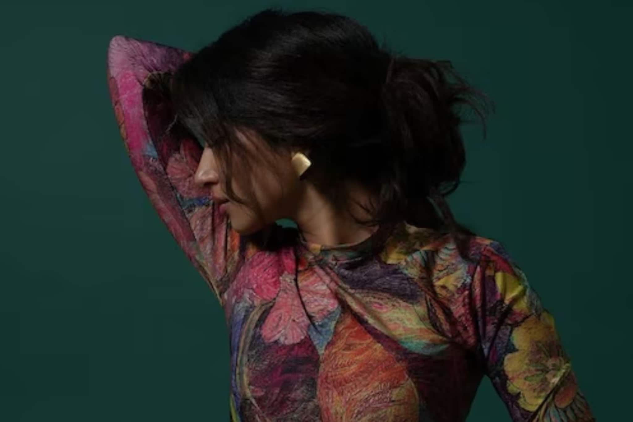 ഒന്നര വയസിൽ പരസ്യചിത്രത്തിൽ; 6-ാം വയസിൽ വിക്രത്തിന്റെ മകളായി; 20-ാം വയസ്സിൽ 1000 കോടി ക്ലബ്ബിൽ ഇടം നേടിയ നടി! ഒന്നര വയസിൽ പരസ്യചിത്രത്തിൽ; 6-ാം വയസിൽ വിക്രത്തിന്റെ മകളായി; 20-ാം വയസ്സിൽ 1000 കോടി ക്ലബ്ബിൽ ഇടം നേടിയ നടി!