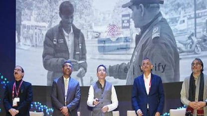 ഇലക്ട്രോണിക്സ് & ഐടി സഹമന്ത്രി ജിതിൻ പ്രസാദ പുതിയ ആധാർ ആപ്പ് രാജ്യത്തിന് സമർപ്പിച്ചു ഇലക്ട്രോണിക്സ് & ഐടി സഹമന്ത്രി ജിതിൻ പ്രസാദ പുതിയ ആധാർ ആപ്പ് രാജ്യത്തിന് സമർപ്പിച്ചു