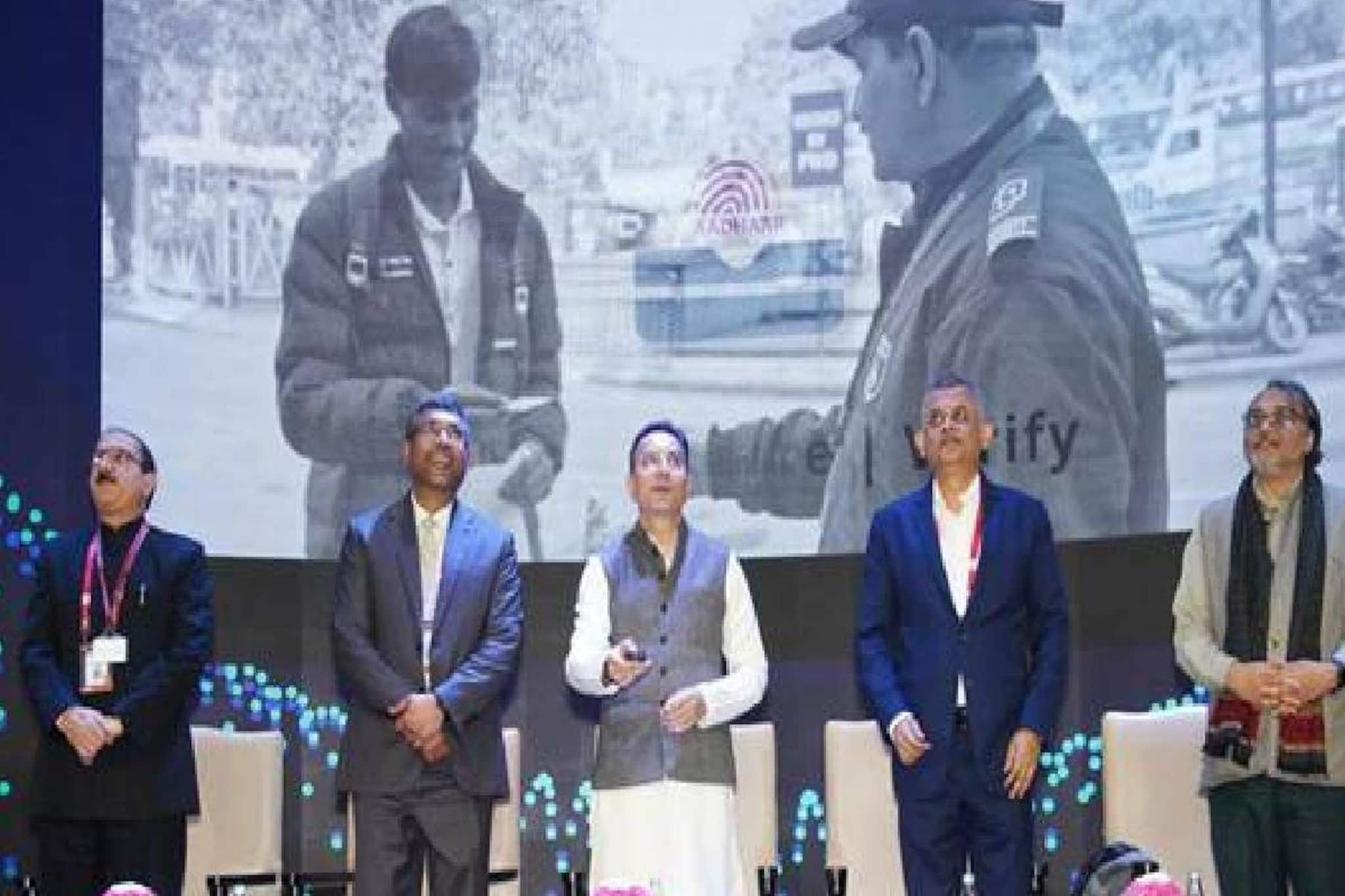 ഇനി ആധാർ  സുരക്ഷിതമാകും; വെരിഫിക്കേഷൻ സ്മാർട്ടാകും; ക്യുആർ കോഡ് സ്കാനിംഗ് മതിയാകും