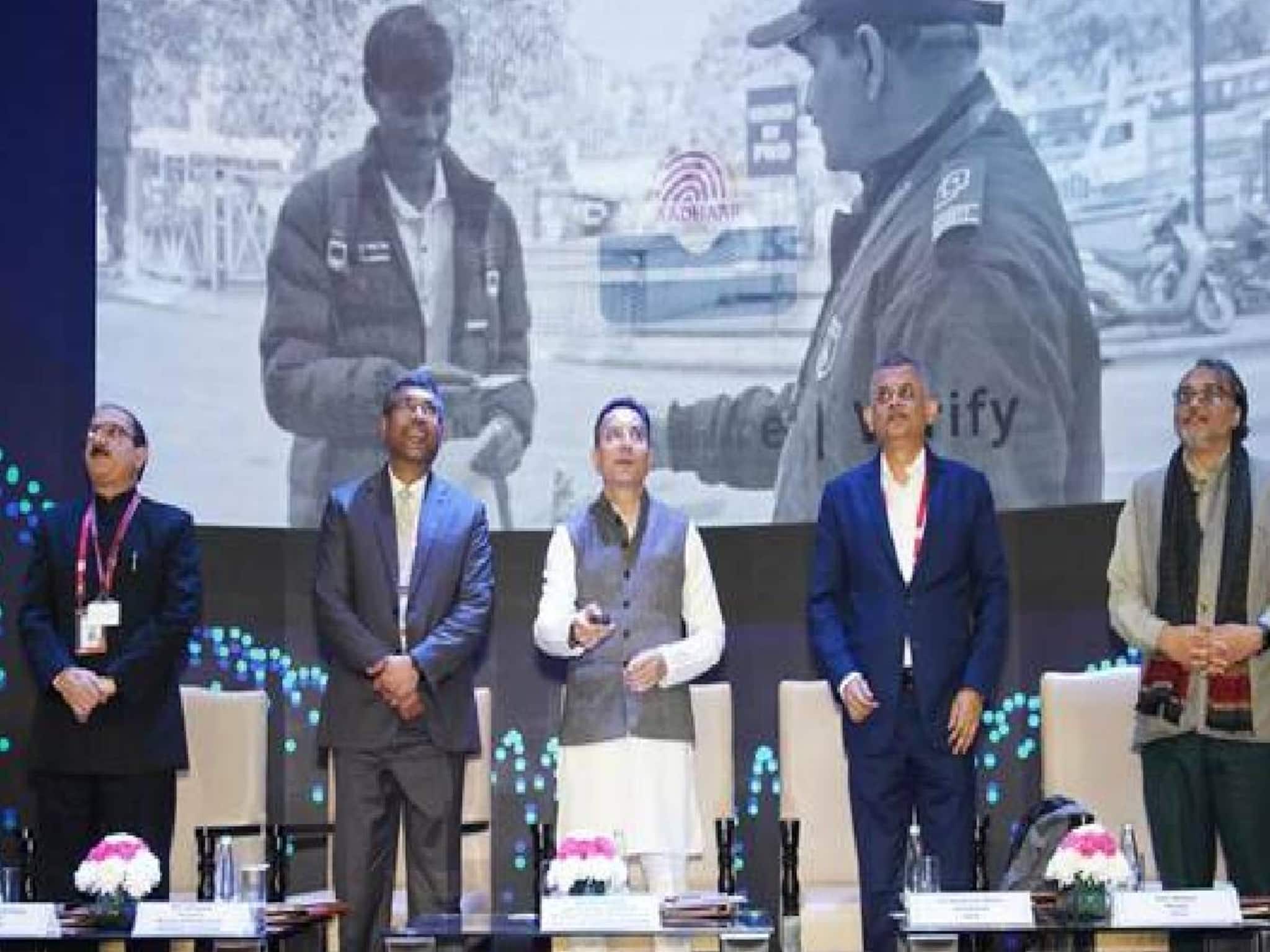 ഇനി ആധാർ  സുരക്ഷിതമാകും; വെരിഫിക്കേഷൻ സ്മാർട്ടാകും; ക്യുആർ കോഡ് സ്കാനിംഗ് മതിയാകും