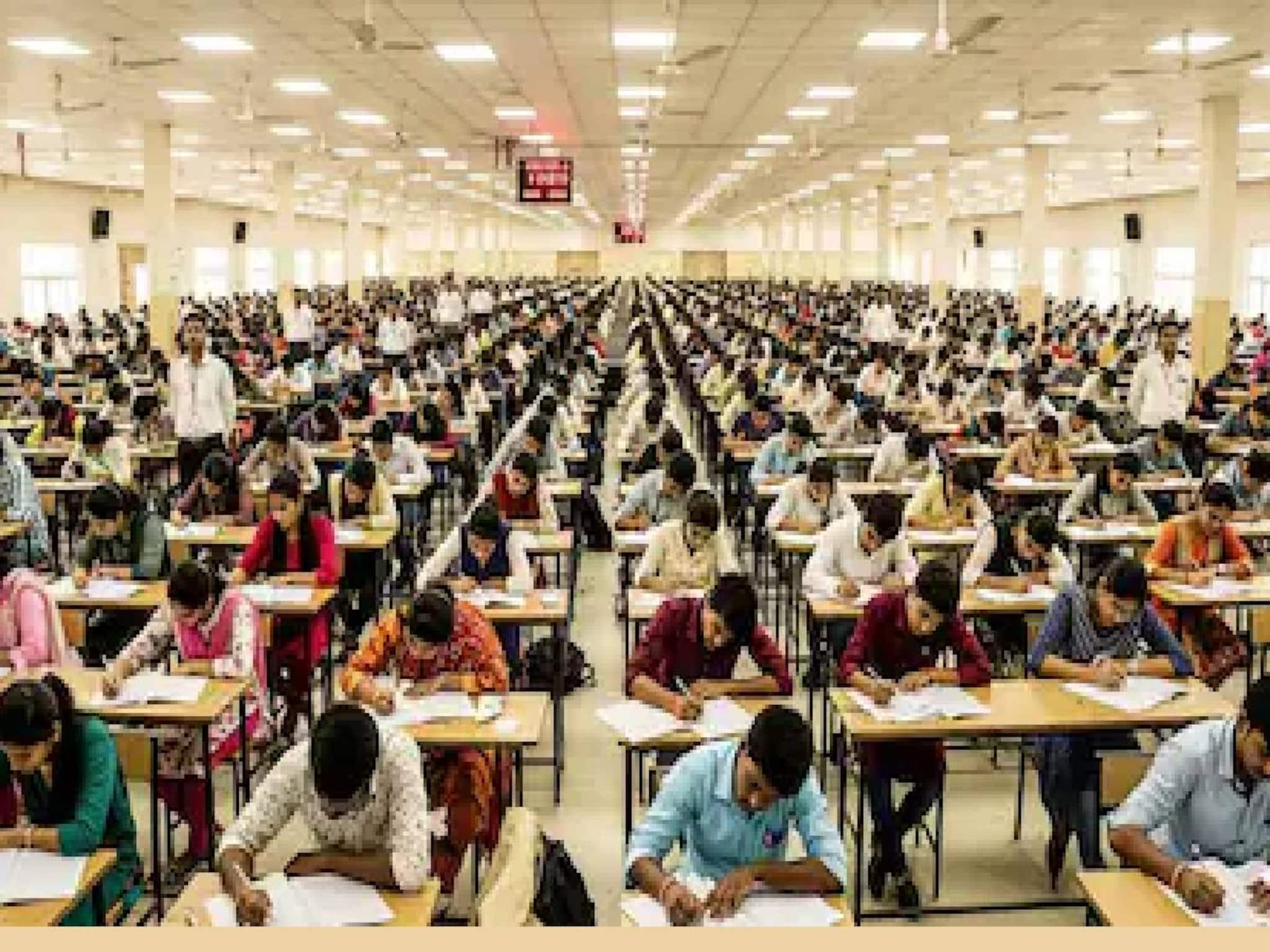 മഹാരാഷ്ട്രയിൽ പ്രസവം കഴിഞ്ഞ് 10-ാം ദിവസം 21-കാരി കൈക്കുഞ്ഞുമായി പ്ലസ് ടു പരീക്ഷ എഴുതാനെത്തി