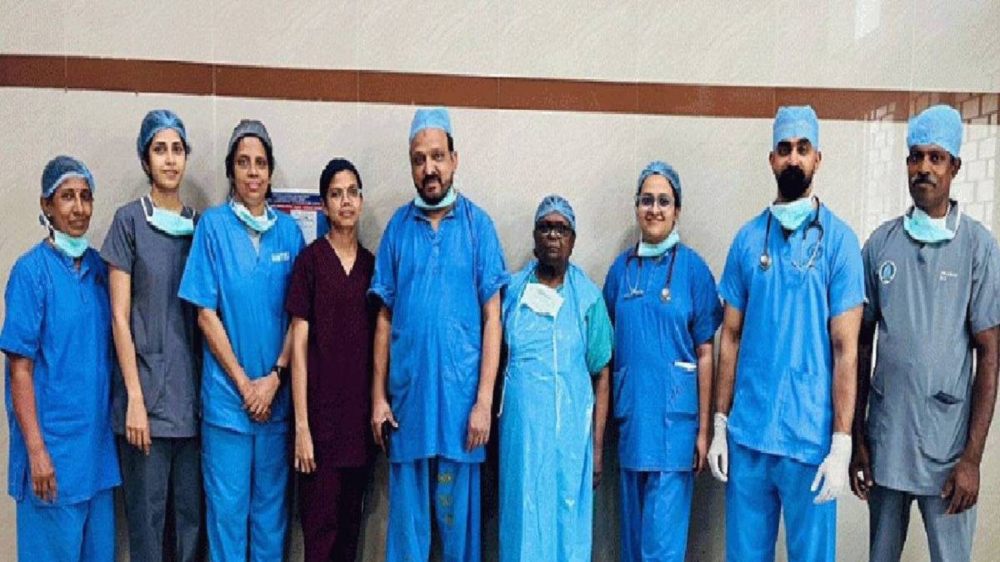 കോഴിക്കോട് 25 കാരിയുടെ വയറ്റിൽ 23 കിലോ ഭാരമുള്ള മുഴ; ശസ്ത്രക്രിയയിലൂടെ നീക്കം ചെയ്ത് മെഡിക്കൽ സംഘം