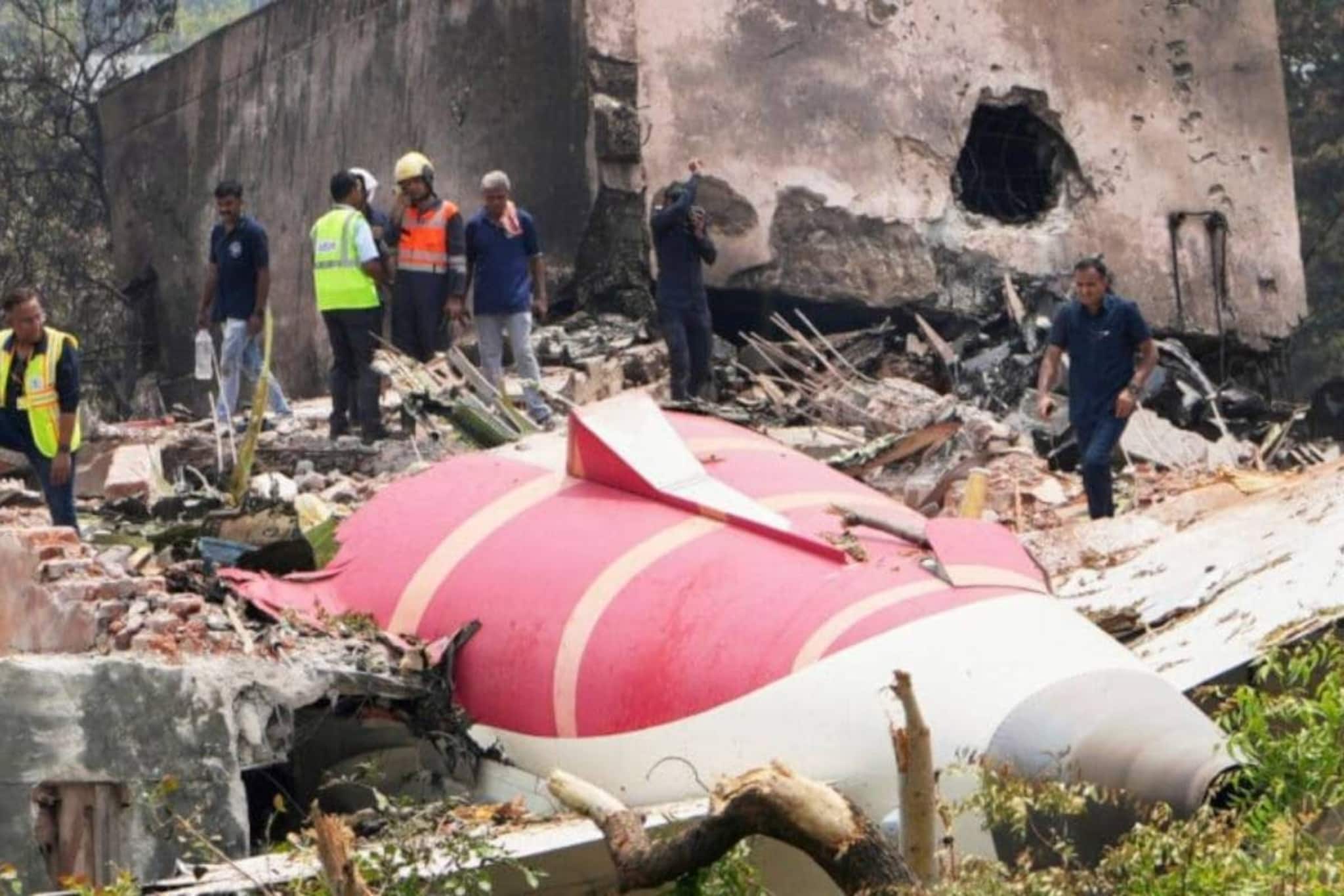 അഹമ്മദാബാദ് വിമാനാപകടം; 'പൈലറ്റ് മനഃപൂർവം ഇന്ധന സ്വിച്ചുകൾ ഓഫാക്കി'; വെളിപ്പെടുത്തലുമായി ഇറ്റാലിയൻ പത്രം