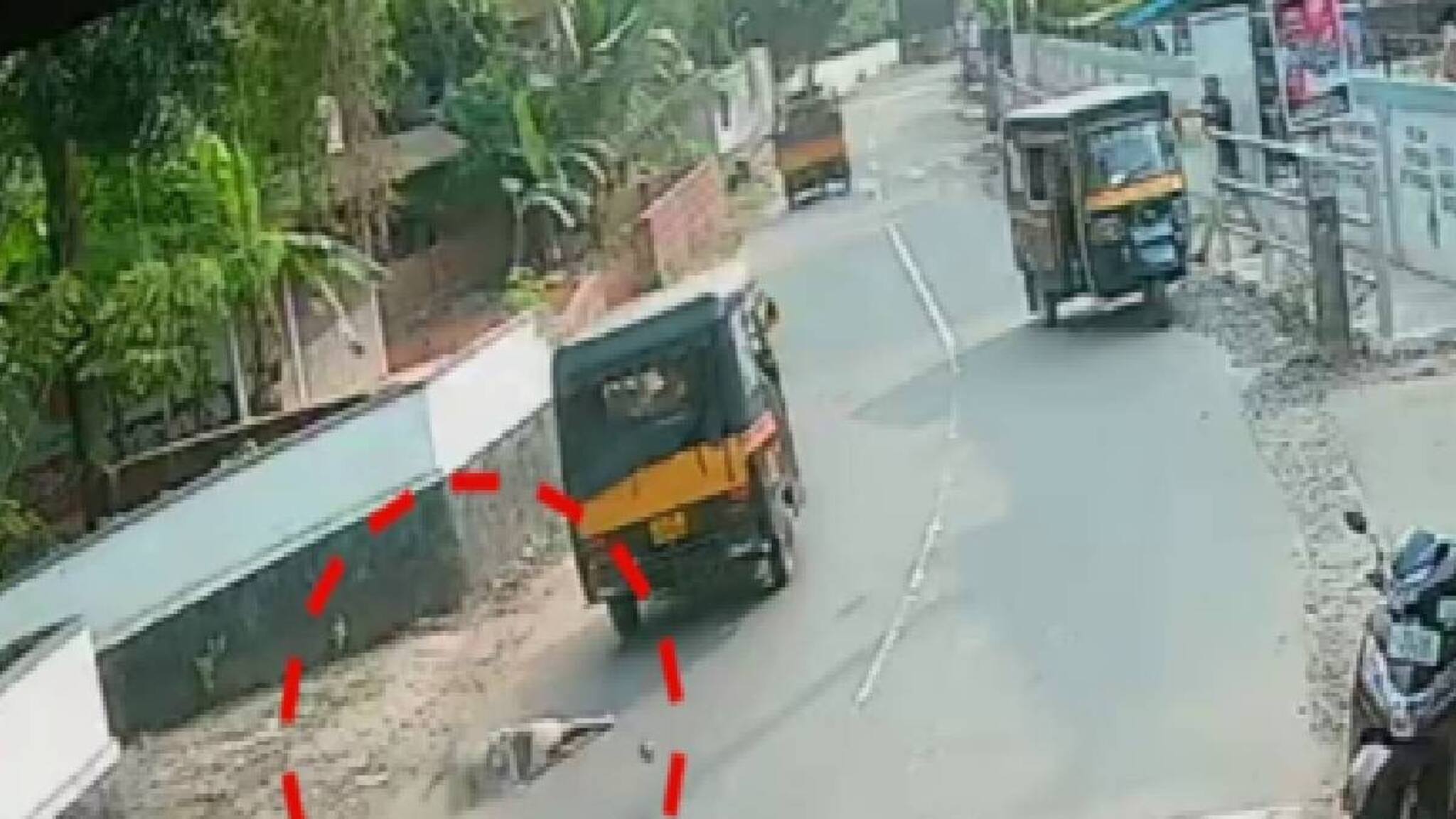 അമിത വേ​ഗത്തിൽ പോയ ഓട്ടോറിക്ഷയിൽ നിന്ന് 6 വയസ്സുകാരി തെറിച്ചു വീണു; ഡ്രൈവർ അറിഞ്ഞില്ല