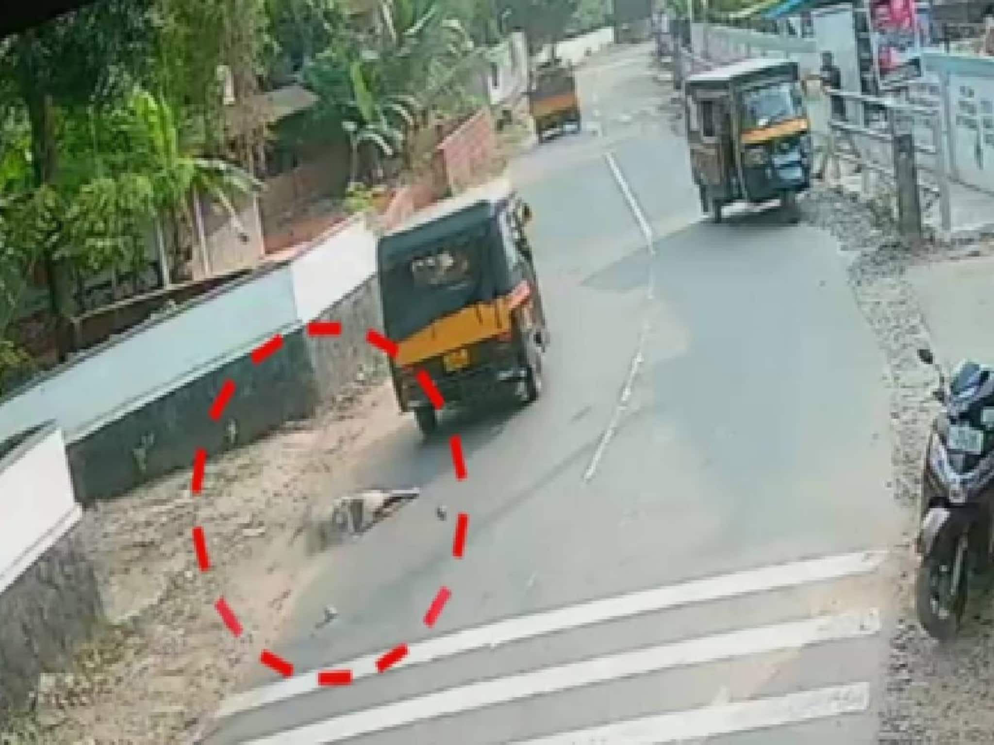 അമിത വേ​ഗത്തിൽ പോയ ഓട്ടോറിക്ഷയിൽ നിന്ന് 6 വയസ്സുകാരി തെറിച്ചു വീണു; ഡ്രൈവർ അറിഞ്ഞില്ല