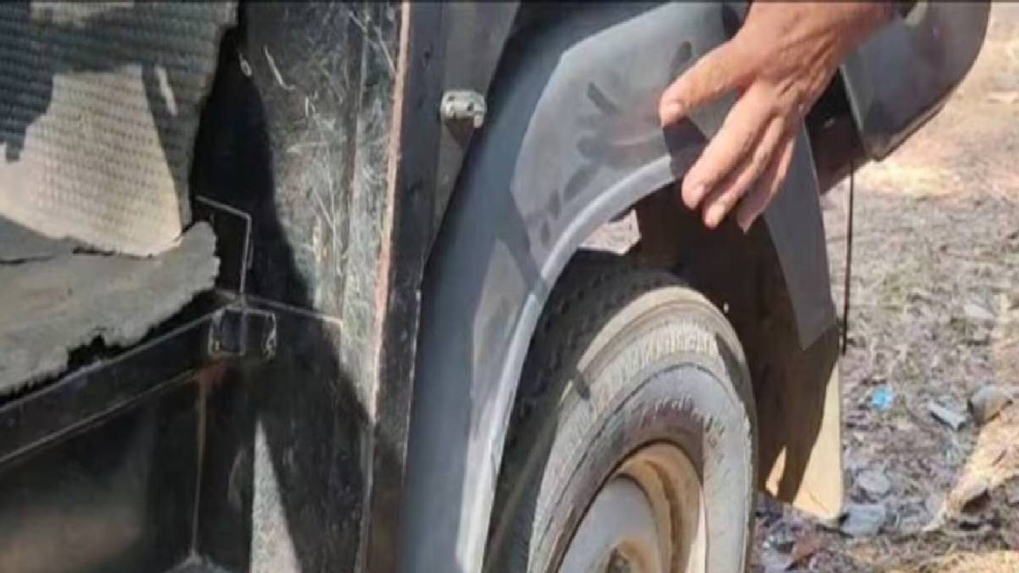 ഓട്ടോറിക്ഷ സ്ഫോടക വസ്തുവിന് മുകളിൽ;സ്കൂൾ കുട്ടികൾ രക്ഷപ്പെട്ടത് തലനാരിഴയ്ക്ക്