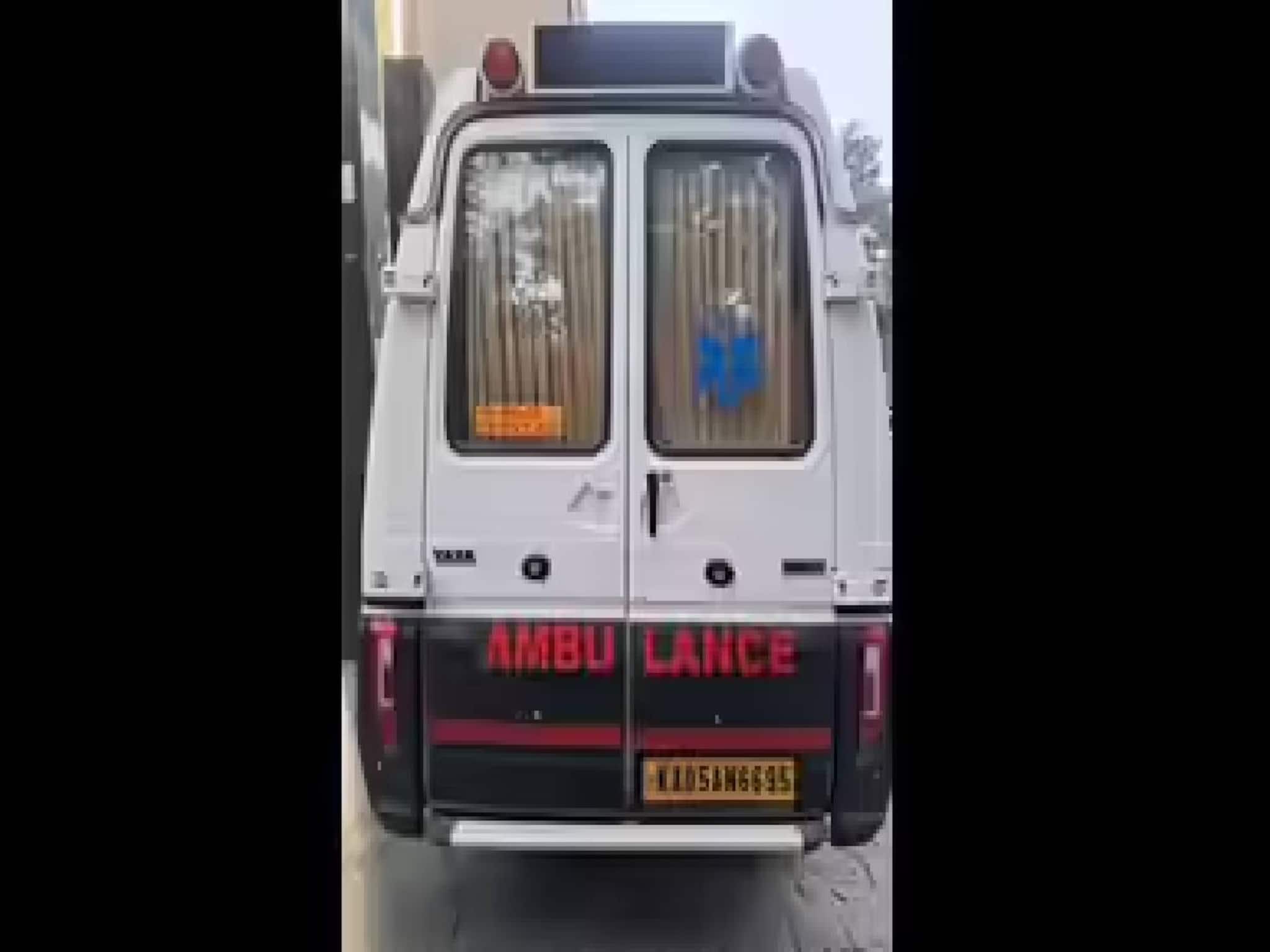 ട്രാഫിക് ഒഴിവാക്കി വേഗത്തിൽ വീട്ടിലെത്താൻ 'സൈറൺ' മുഴക്കി പാച്ചിൽ; ബെംഗളൂരുവിൽ ആംബുലൻസ് ഡ്രൈവർ പിടിയിൽ