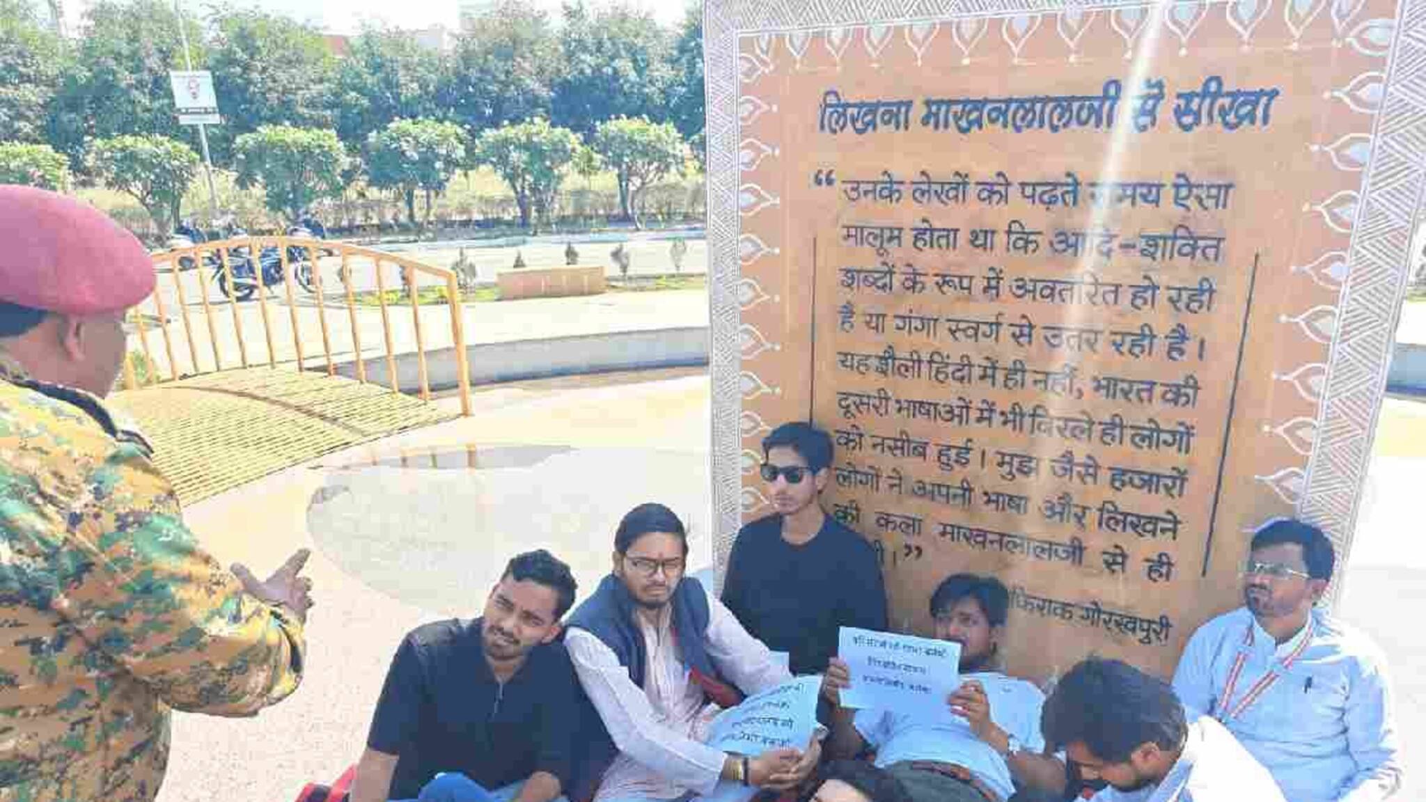 ജേണലിസം സർവകലാശാലയിൽ ഗോശാല വേണം; ഉപവാസവുമായി കോൺഗ്രസ് വിദ്യാർത്ഥി സംഘടന