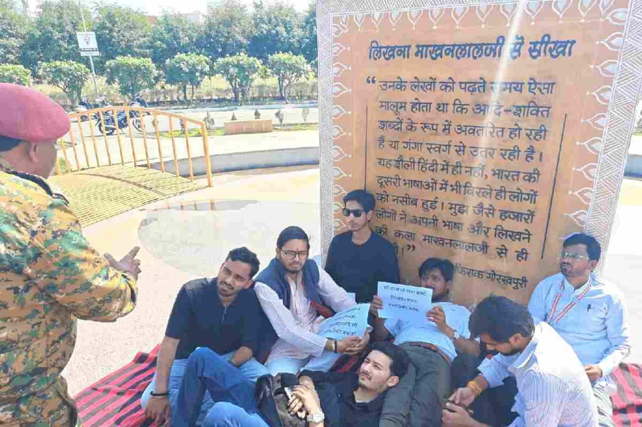 ജേണലിസം സർവകലാശാലയിൽ ഗോശാല വേണം; ഉപവാസവുമായി കോൺഗ്രസ് വിദ്യാർത്ഥി സംഘടന ജേണലിസം സർവകലാശാലയിൽ ഗോശാല വേണം; ഉപവാസവുമായി കോൺഗ്രസ് വിദ്യാർത്ഥി സംഘടന