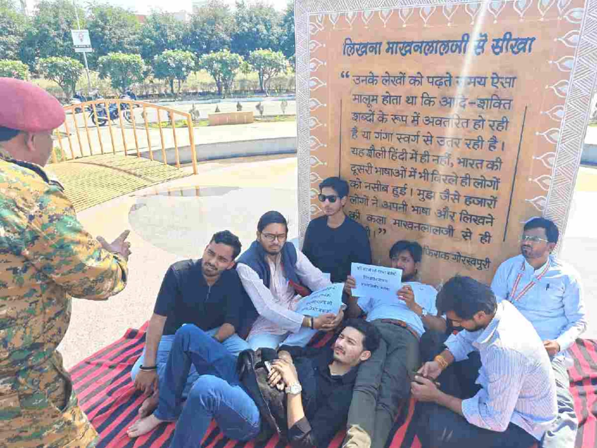 ജേണലിസം സർവകലാശാലയിൽ ഗോശാല വേണം; ഉപവാസവുമായി കോൺഗ്രസ് വിദ്യാർത്ഥി സംഘടന ജേണലിസം സർവകലാശാലയിൽ ഗോശാല വേണം; ഉപവാസവുമായി കോൺഗ്രസ് വിദ്യാർത്ഥി സംഘടന