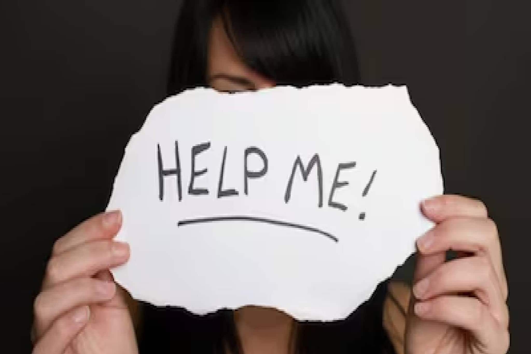 പരീക്ഷാ കേന്ദ്രത്തിൽ 15 മിനിറ്റ് വൈകിയെത്തി; പ്രവേശനം നിഷേധിച്ചതിൽ മനംനൊന്ത് 10–ാം ക്ലാസ് വിദ്യാർത്ഥിനി ജീവനൊടുക്കി പരീക്ഷാ കേന്ദ്രത്തിൽ 15 മിനിറ്റ് വൈകിയെത്തി; പ്രവേശനം നിഷേധിച്ചതിൽ മനംനൊന്ത് 10–ാം ക്ലാസ് വിദ്യാർത്ഥിനി ജീവനൊടുക്കി