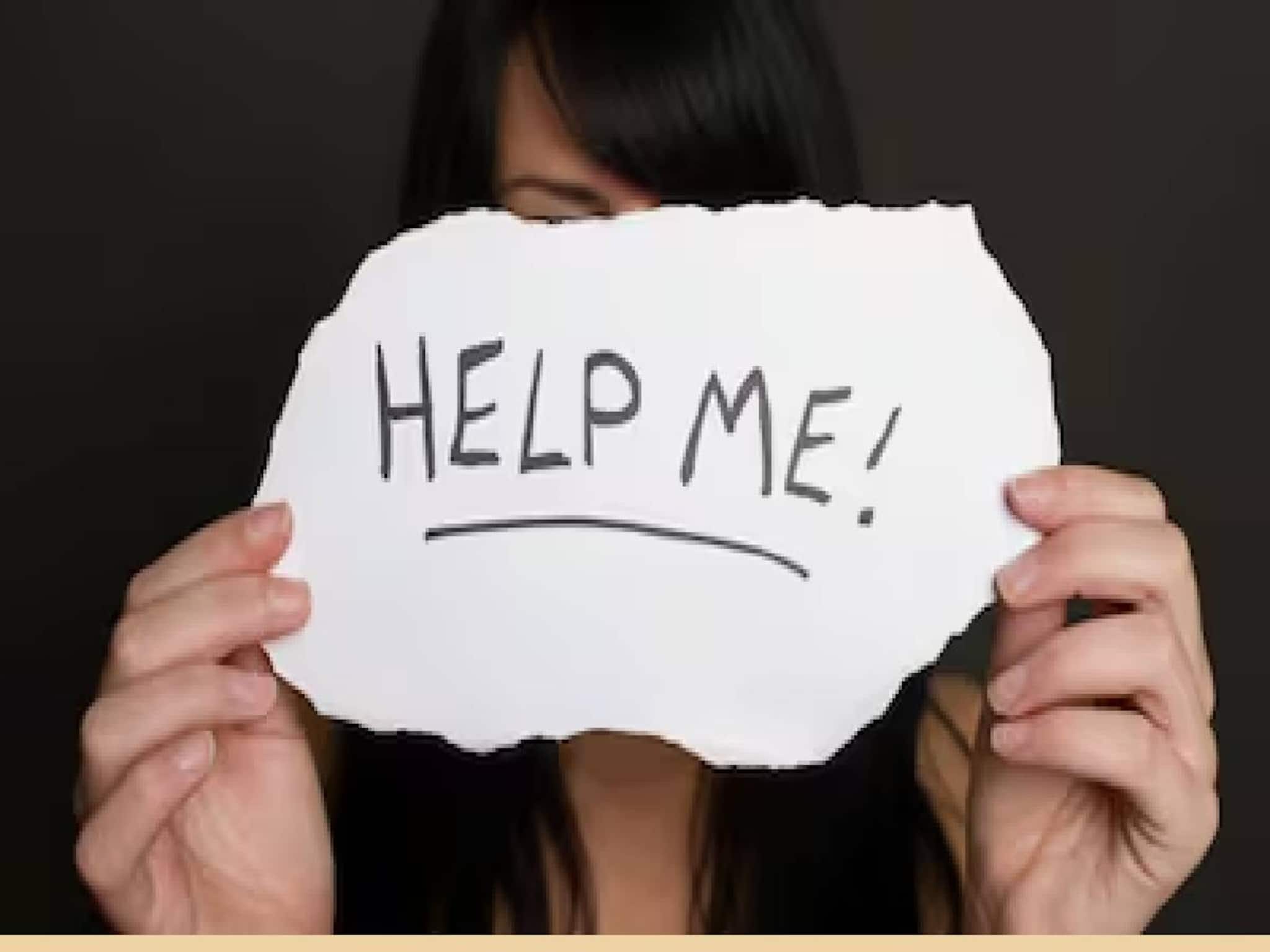 പരീക്ഷാ കേന്ദ്രത്തിൽ 15 മിനിറ്റ് വൈകിയെത്തി; പ്രവേശനം നിഷേധിച്ചതിൽ മനംനൊന്ത് 10–ാം ക്ലാസ് വിദ്യാർത്ഥിനി ജീവനൊടുക്കി പരീക്ഷാ കേന്ദ്രത്തിൽ 15 മിനിറ്റ് വൈകിയെത്തി; പ്രവേശനം നിഷേധിച്ചതിൽ മനംനൊന്ത് 10–ാം ക്ലാസ് വിദ്യാർത്ഥിനി ജീവനൊടുക്കി