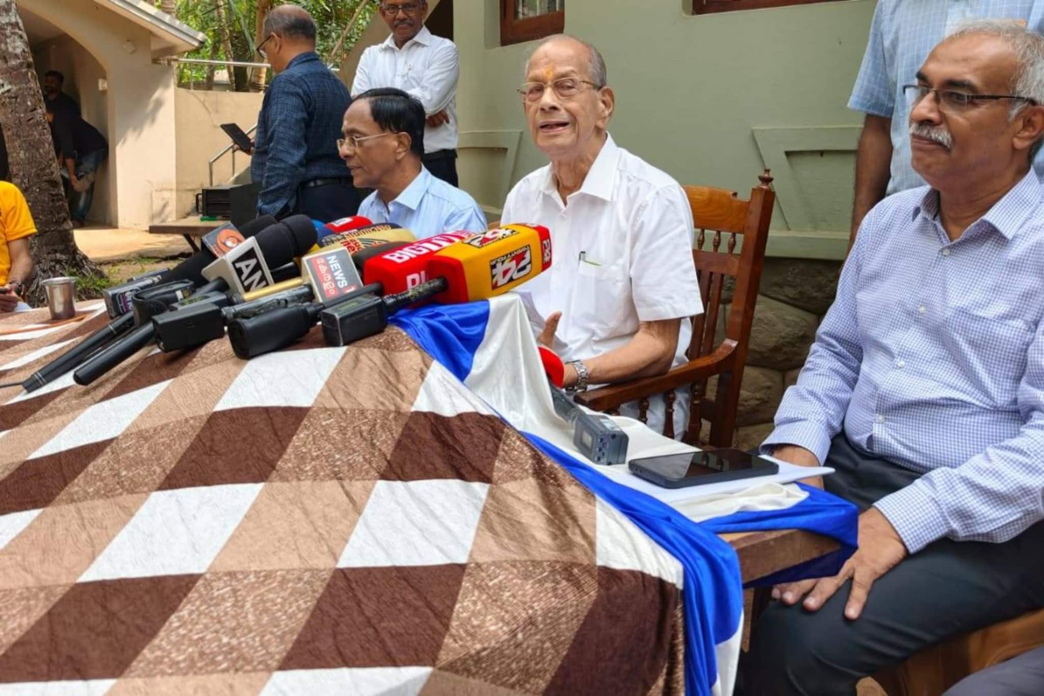 'ബിജെപി ഭരിച്ചാൽ 2031ൽ മൂന്ന് എയർ പോർട്ടുകളെ ബന്ധിപ്പിച്ച് തിരുവനന്തപുരം-കണ്ണൂർ അതിവേഗ റയിൽവേ': ഇ. ശ്രീധരൻ 'ബിജെപി ഭരിച്ചാൽ 2031ൽ മൂന്ന് എയർ പോർട്ടുകളെ ബന്ധിപ്പിച്ച് തിരുവനന്തപുരം-കണ്ണൂർ അതിവേഗ റയിൽവേ': ഇ. ശ്രീധരൻ