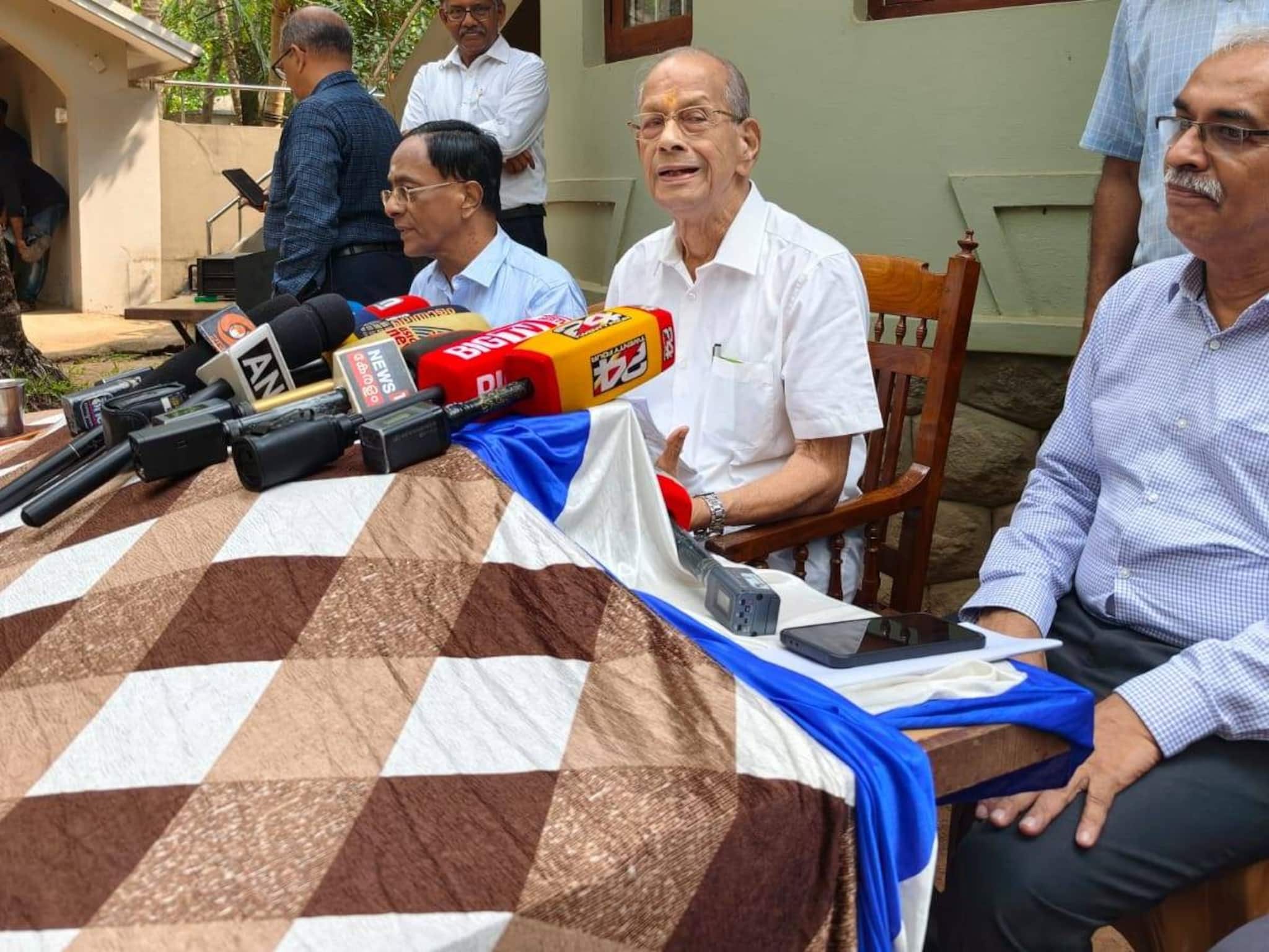 'ബിജെപി ഭരിച്ചാൽ 2031ൽ മൂന്ന് എയർ പോർട്ടുകളെ ബന്ധിപ്പിച്ച് തിരുവനന്തപുരം-കണ്ണൂർ അതിവേഗ റയിൽവേ': ഇ. ശ്രീധരൻ 'ബിജെപി ഭരിച്ചാൽ 2031ൽ മൂന്ന് എയർ പോർട്ടുകളെ ബന്ധിപ്പിച്ച് തിരുവനന്തപുരം-കണ്ണൂർ അതിവേഗ റയിൽവേ': ഇ. ശ്രീധരൻ