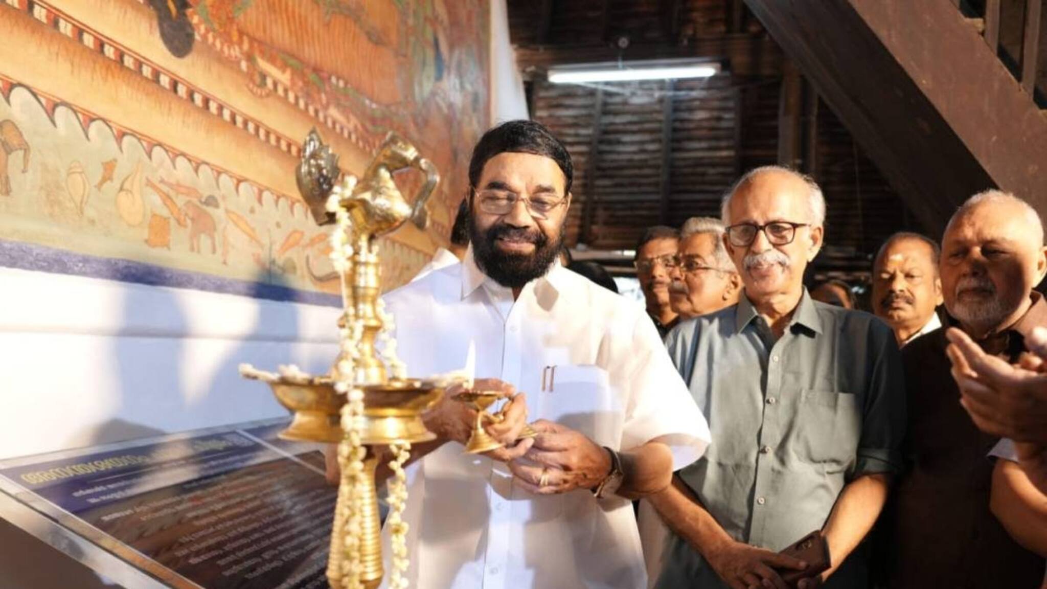 ഏറ്റുമാനൂർ മഹാദേവക്ഷേത്രത്തിലെ ചുവർ ചിത്രങ്ങൾക്ക് നവശോഭ; സംരക്ഷണജോലികൾ പൂർത്തിയാക്കി സമർപ്പിച്ചു