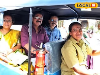 ഫ്ലാഗ് ഓഫ് ചെയ്ത ഓട്ടോറിക്ഷയിൽ ഉദ്യോഗസ്ഥരും വനിതാ ഡ്രൈവറും ഫ്ലാഗ് ഓഫ് ചെയ്ത ഓട്ടോറിക്ഷയിൽ ഉദ്യോഗസ്ഥരും വനിതാ ഡ്രൈവറും