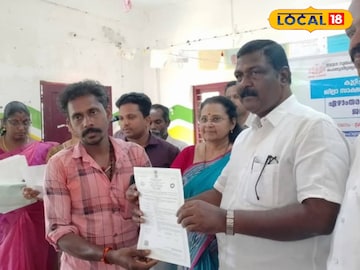 സർട്ടിഫിക്കറ്റ് വിതരണത്തിനിടെ സർട്ടിഫിക്കറ്റ് വിതരണത്തിനിടെ