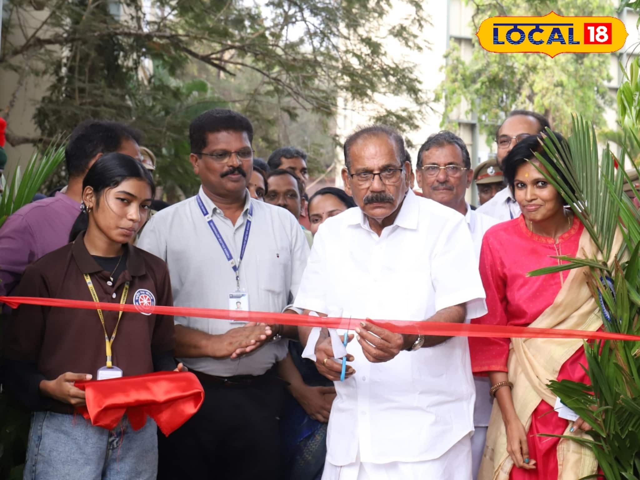 കാമ്പസുകളിൽ പച്ചപ്പിൻ്റെ വിപ്ലവം; ഫാറൂഖ് കോളേജിൽ നക്ഷത്രവനവും വിദ്യാവനവും തുറന്നു