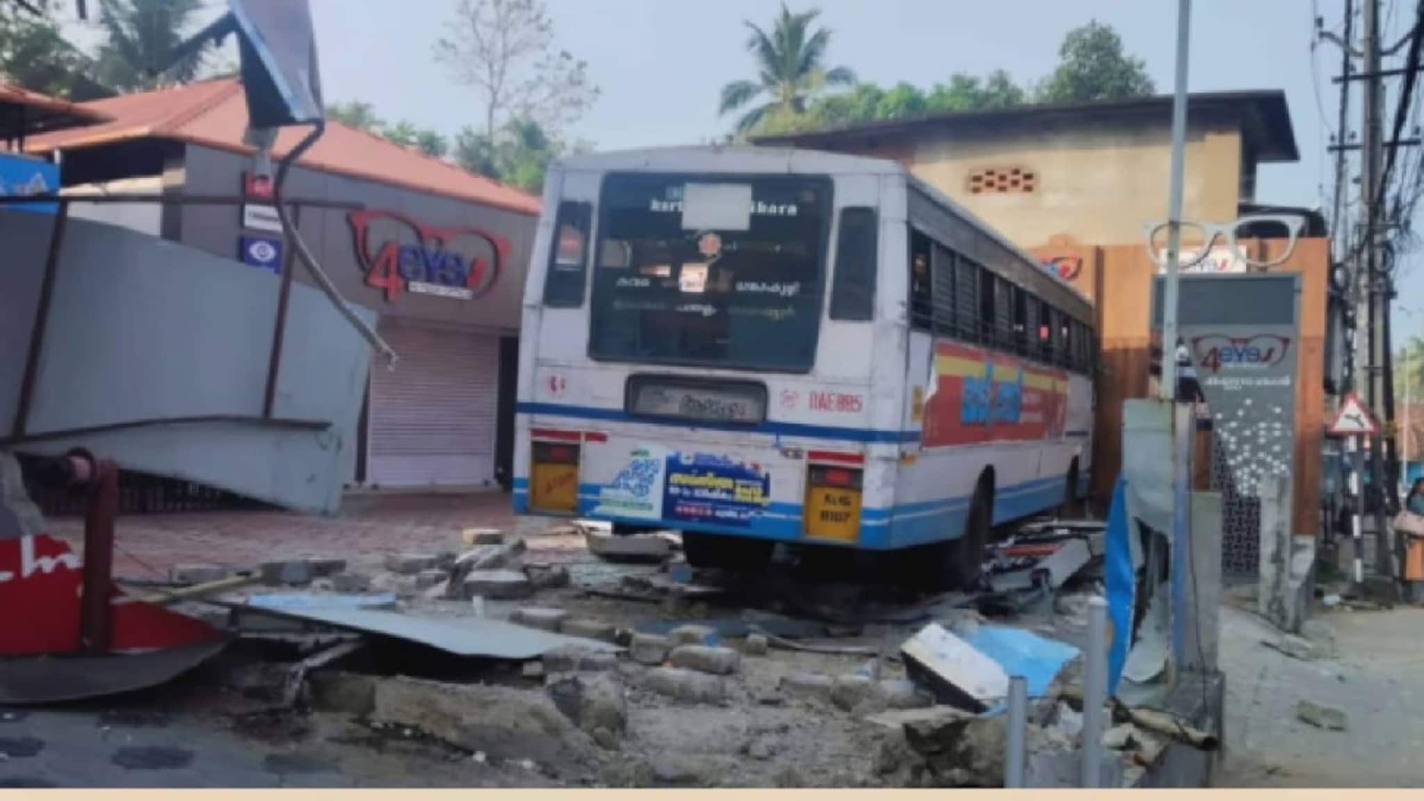 ഓടിക്കൊണ്ടിരുന്ന ബസിൽ ഡ്രൈവർക്ക് ഹൃദയാഘാതം വന്ന് മരിച്ചു; മാവേലിക്കരയിൽ നിയന്ത്രണംവിട്ട കെഎസ്ആർടിസി ബസ് കടയിലേക്ക് ഇടിച്ചുകയറി