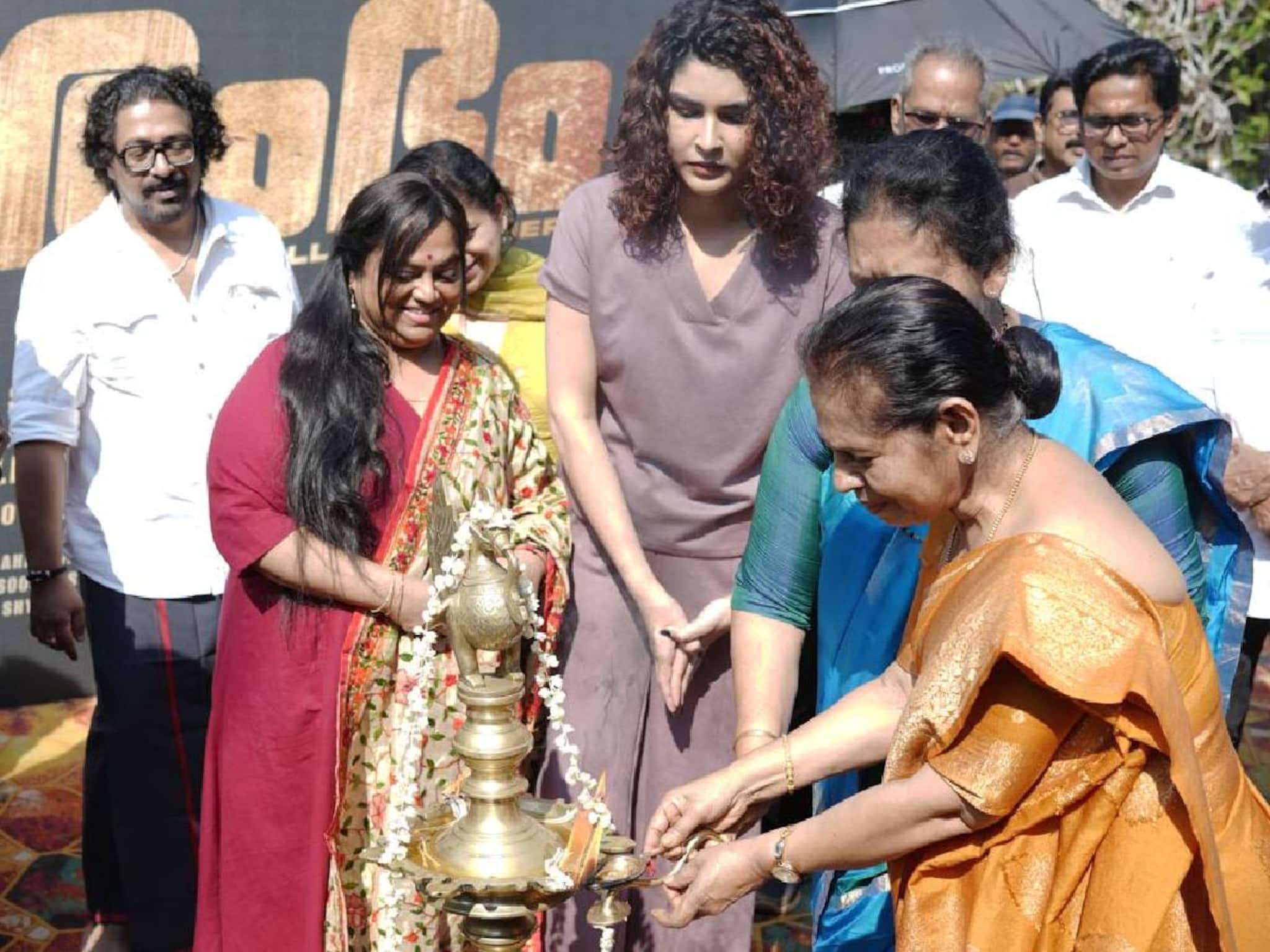 നടി ഖുശ്ബുവിന്റെ മകൾ അവന്തികയ്ക്ക് സിനിമാ പ്രവേശം മലയാളത്തിൽ; കഥാപാത്രത്തിന് പേര് ആരതി നടി ഖുശ്ബുവിന്റെ മകൾ അവന്തികയ്ക്ക് സിനിമാ പ്രവേശം മലയാളത്തിൽ; കഥാപാത്രത്തിന് പേര് ആരതി