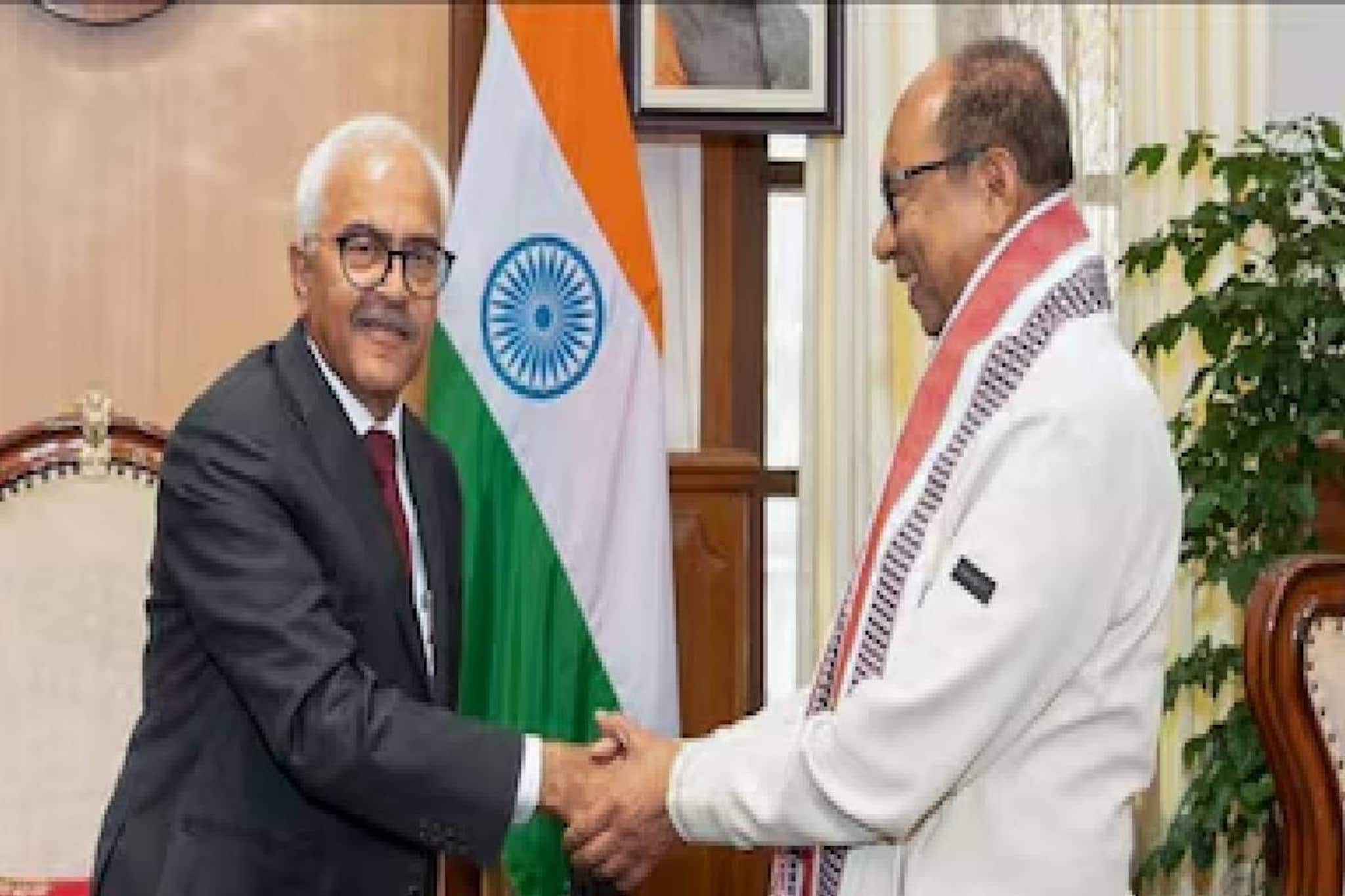 മണിപ്പൂരിൽ രാഷ്ട്രപതി ഭരണം അവസാനിച്ചു; യുമ്നം ഖേംചന്ദ് സിങ് മുഖ്യമന്ത്രിയായി സത്യപ്രതിജ്ഞ ചെയ്തു