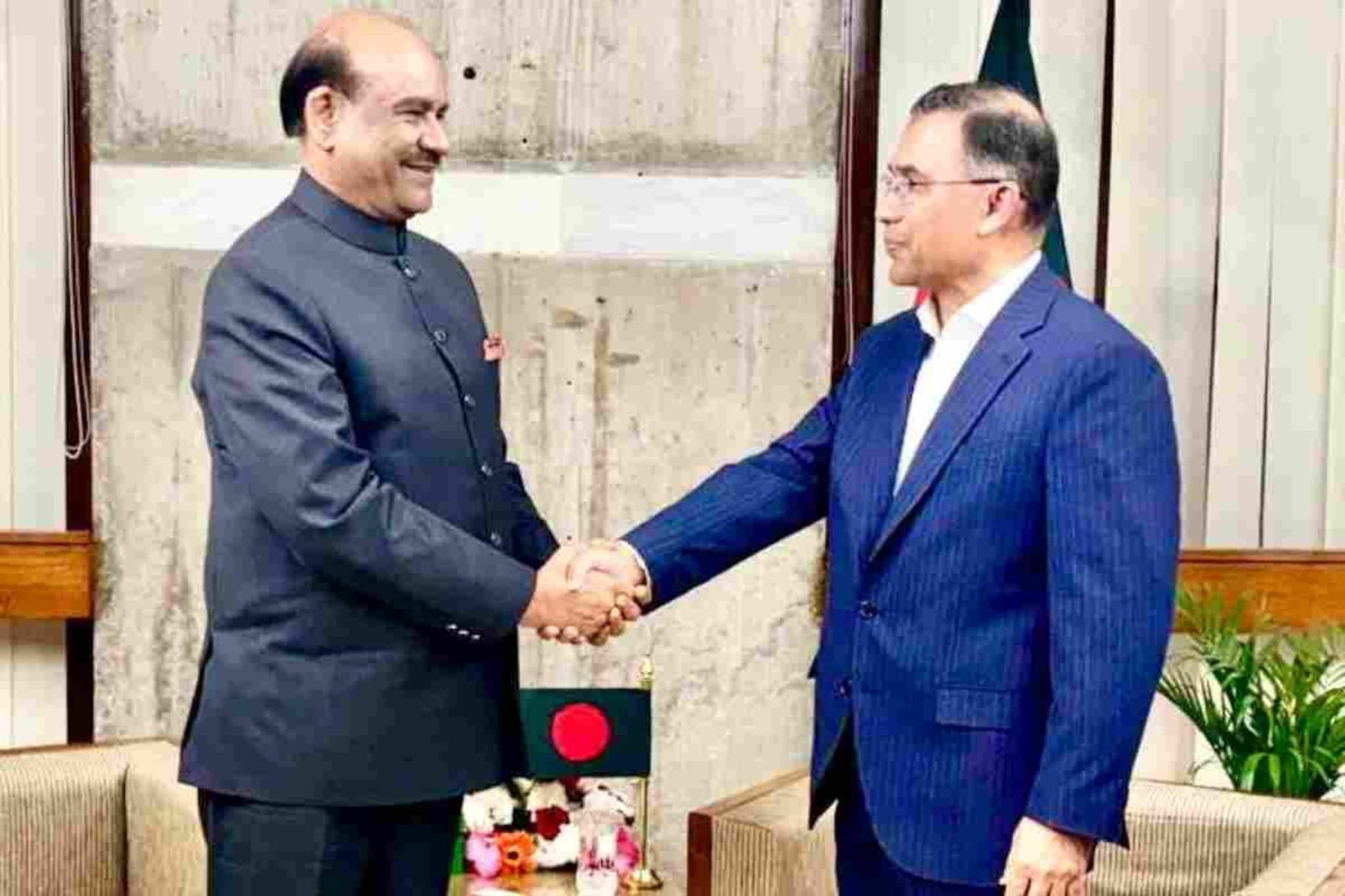 ബംഗ്ലാദേശിൽ താരിഖ് റഹ്മാന്റെ സത്യപ്രതിജ്ഞാ ചടങ്ങിൽ സ്പീക്കർ ഓം ബിർള; പ്രധാനമന്ത്രി മോദിയുടെ ക്ഷണം കൈമാറി