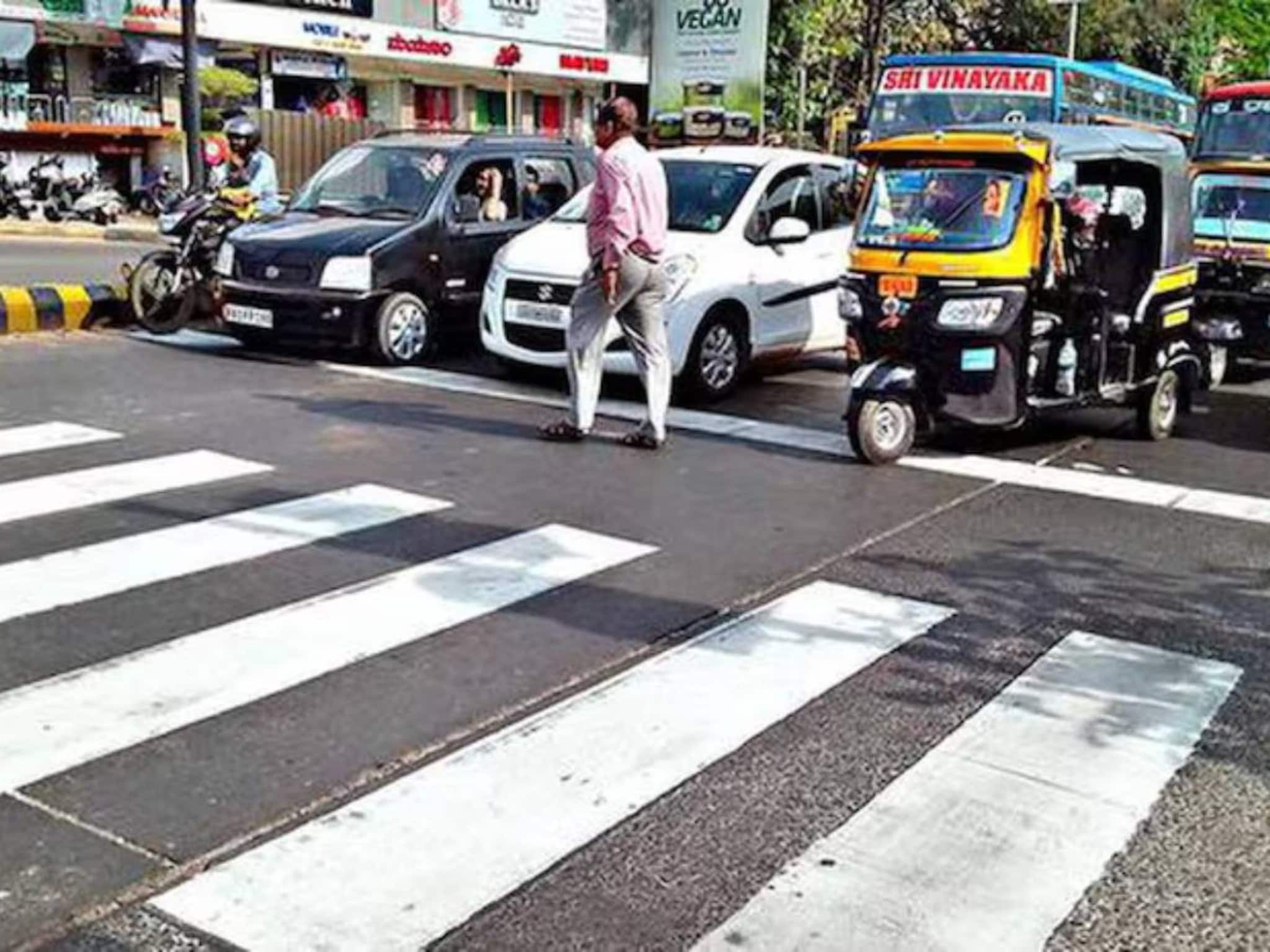 കാൽനടയാത്രക്കാരുടെ സുരക്ഷ ഉറപ്പാക്കാൻ MVD; സീബ്രാ ക്രോസിംഗുകളിൽ നിയമലംഘനം നടത്തുന്നവരുടെ ലൈസൻസ് റദ്ദാക്കും കാൽനടയാത്രക്കാരുടെ സുരക്ഷ ഉറപ്പാക്കാൻ MVD; സീബ്രാ ക്രോസിംഗുകളിൽ നിയമലംഘനം നടത്തുന്നവരുടെ ലൈസൻസ് റദ്ദാക്കും