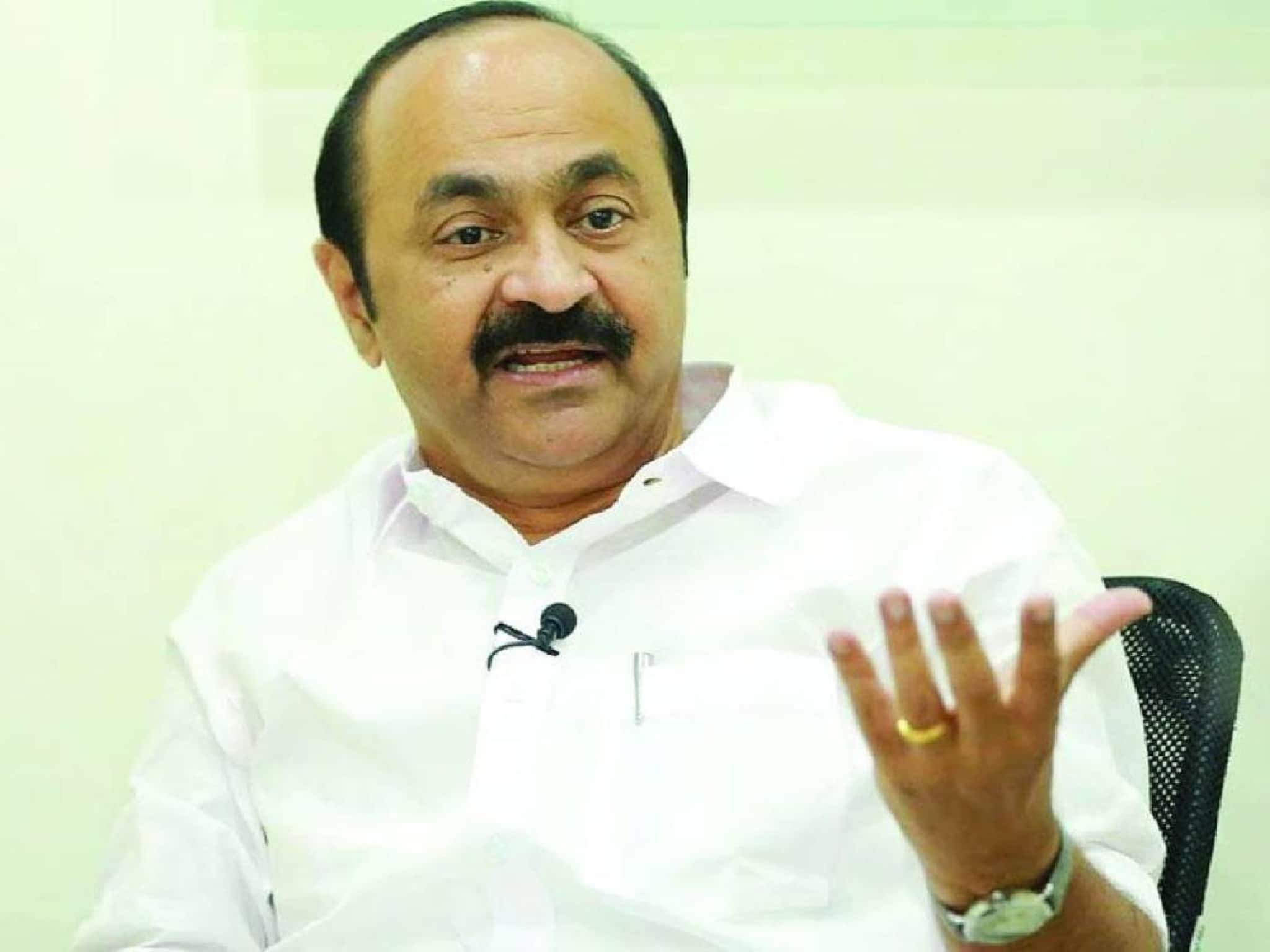 'റീത്ത് വെക്കലും മന്ത്രിമാരുടെ വീട്ടിൽ കയറിയുള്ള സമരവും തങ്ങളുടെ രീതിയല്ല'; യൂത്ത് കോൺഗ്രസിനെ തള്ളി വി.ഡി. സതീശൻ 'റീത്ത് വെക്കലും മന്ത്രിമാരുടെ വീട്ടിൽ കയറിയുള്ള സമരവും തങ്ങളുടെ രീതിയല്ല'; യൂത്ത് കോൺഗ്രസിനെ തള്ളി വി.ഡി. സതീശൻ