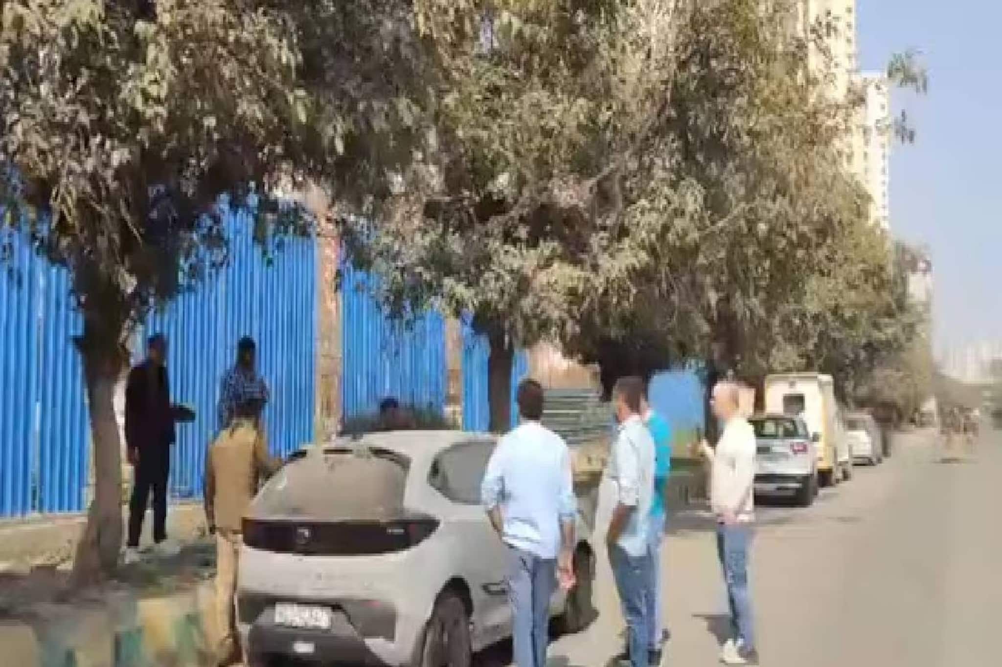 15 വർഷത്തെ പ്രണയം! പ്രണയദിനത്തിൽ കാറിനുള്ളിൽ കാമുകിയെ വെടിവെച്ചുകൊന്ന ശേഷം യുവാവ് ജീവനൊടുക്കി