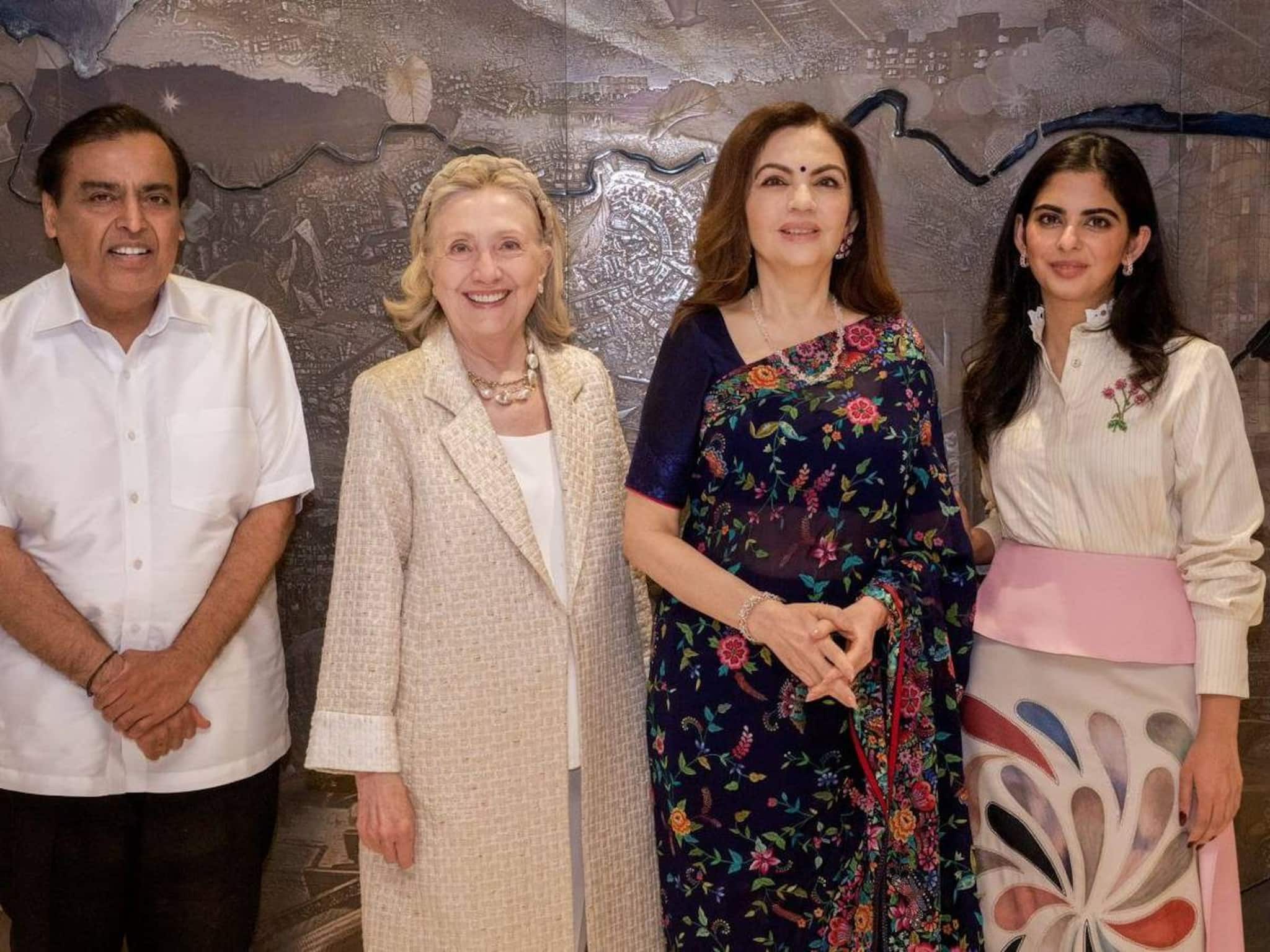 ഹിലരി ക്ലിന്റണ് ആതിഥേയരായി മുകേഷ് അംബാനിയും നിത അംബാനിയും ഹിലരി ക്ലിന്റണ് ആതിഥേയരായി മുകേഷ് അംബാനിയും നിത അംബാനിയും