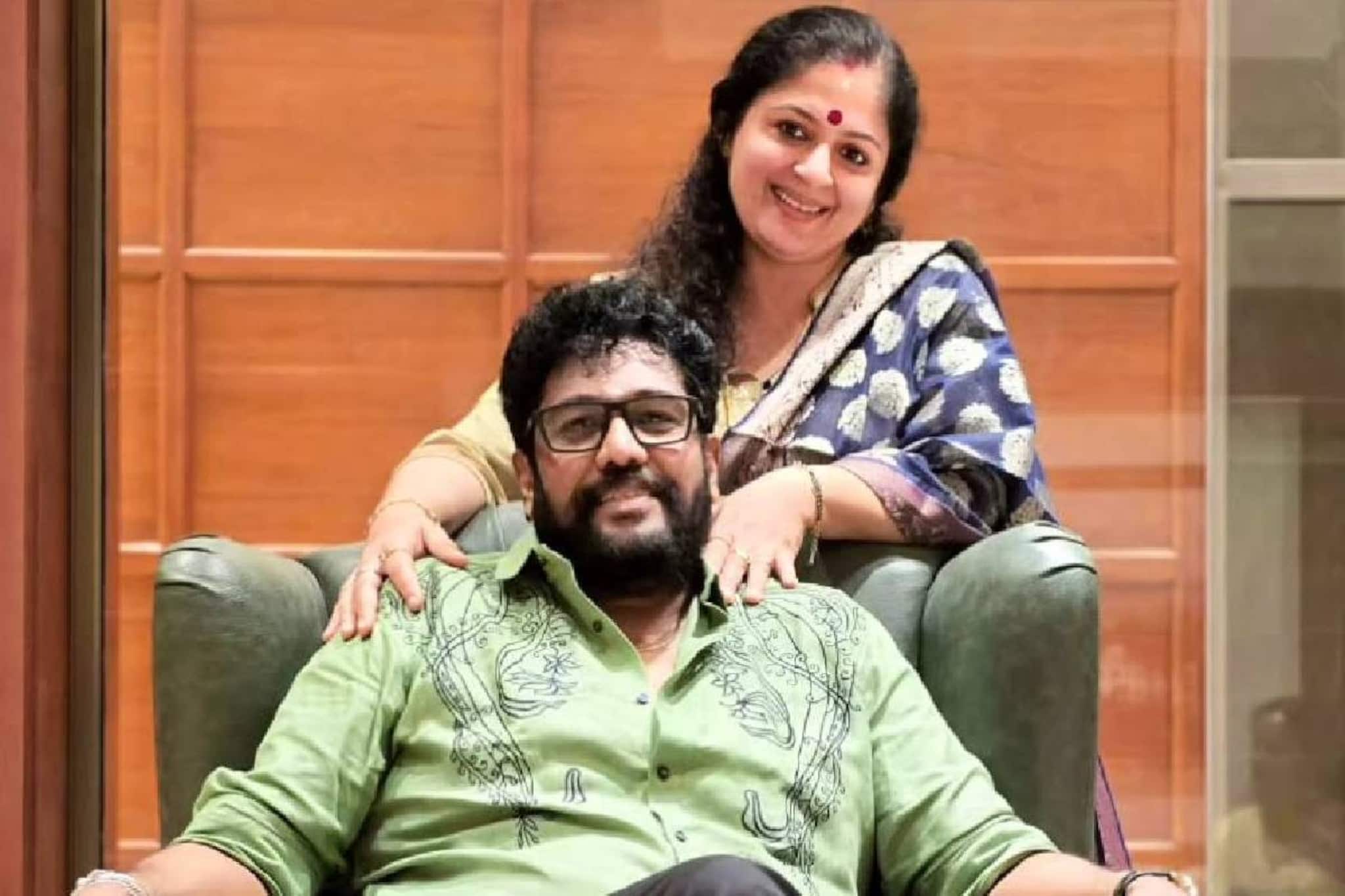 അമ്മാവന് ടിക്കറ്റ് കിട്ടാതെ ആനി ഒറ്റയ്ക്ക് വിമാനത്തിൽ; ഷാജി കൈലാസുമായി പ്രണയത്തിലായ നിമിഷം