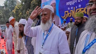  ജമാഅത്തെ ഇസ്‌ലാമി നേതാവ് ഷഫിഖുർ റഹ്മാൻ പ്രവർത്തകരെ അഭിനന്ദിക്കുന്നു (AP File)