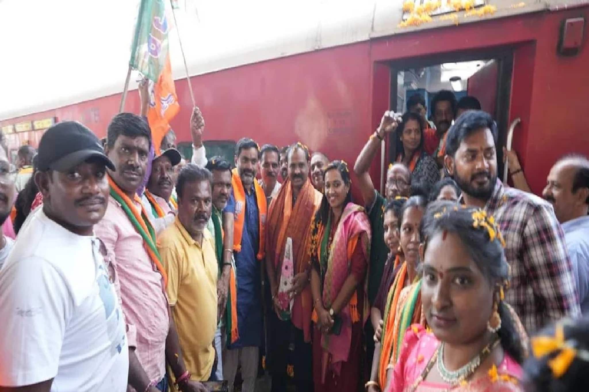 തിരുവനന്തപുരം മേയറും സംഘവും ഡൽഹിയിൽ; ആവേശോജ്ജ്വല സ്വീകരണം നൽകി BJP പ്രവർത്തകർ