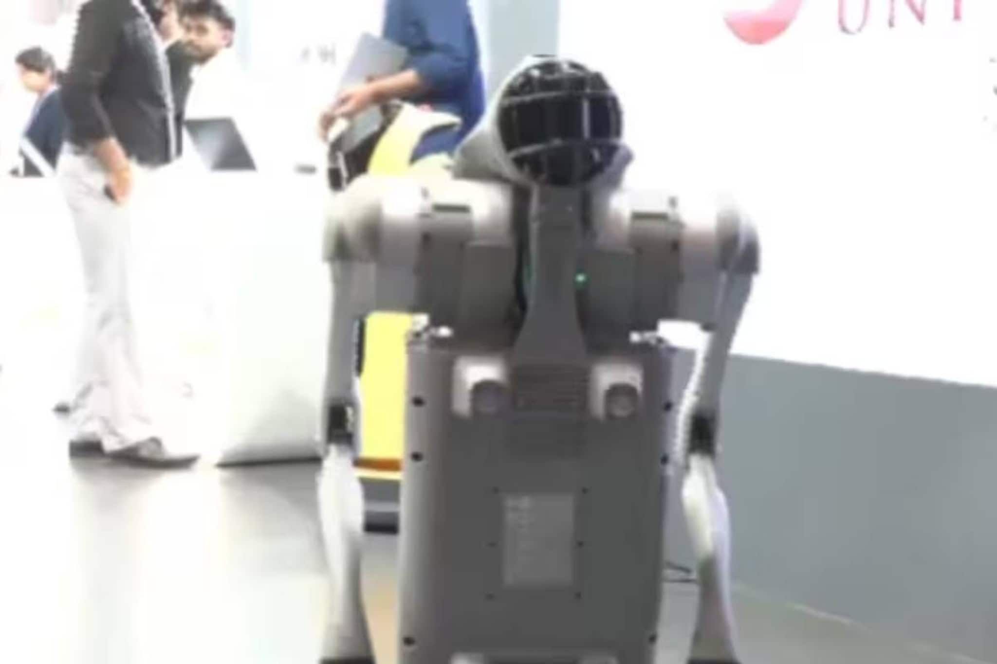 ഐയ്യേ! ചൈനീസ് നിർമിത റോബോട്ടിക് നായയെ പ്രദർശിപ്പിച്ചു; സ്വകാര്യ സർവകലാശാല എ ഐ ഉച്ചകോടിയിൽ‌ നിന്ന് പുറത്ത്