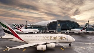 ദുബായ് അന്താരാഷ്ട്ര വിമാനത്താവളത്തിലെ (DXB) ടാർമാക്കിൽ പാർക്ക് ചെയ്തിരിക്കുന്ന എമിറേറ്റ്സ് A380s. (ചിത്രത്തിന് കടപ്പാട്: twocontinents(dot)com) ദുബായ് അന്താരാഷ്ട്ര വിമാനത്താവളത്തിലെ (DXB) ടാർമാക്കിൽ പാർക്ക് ചെയ്തിരിക്കുന്ന എമിറേറ്റ്സ് A380s. (ചിത്രത്തിന് കടപ്പാട്: twocontinents(dot)com)