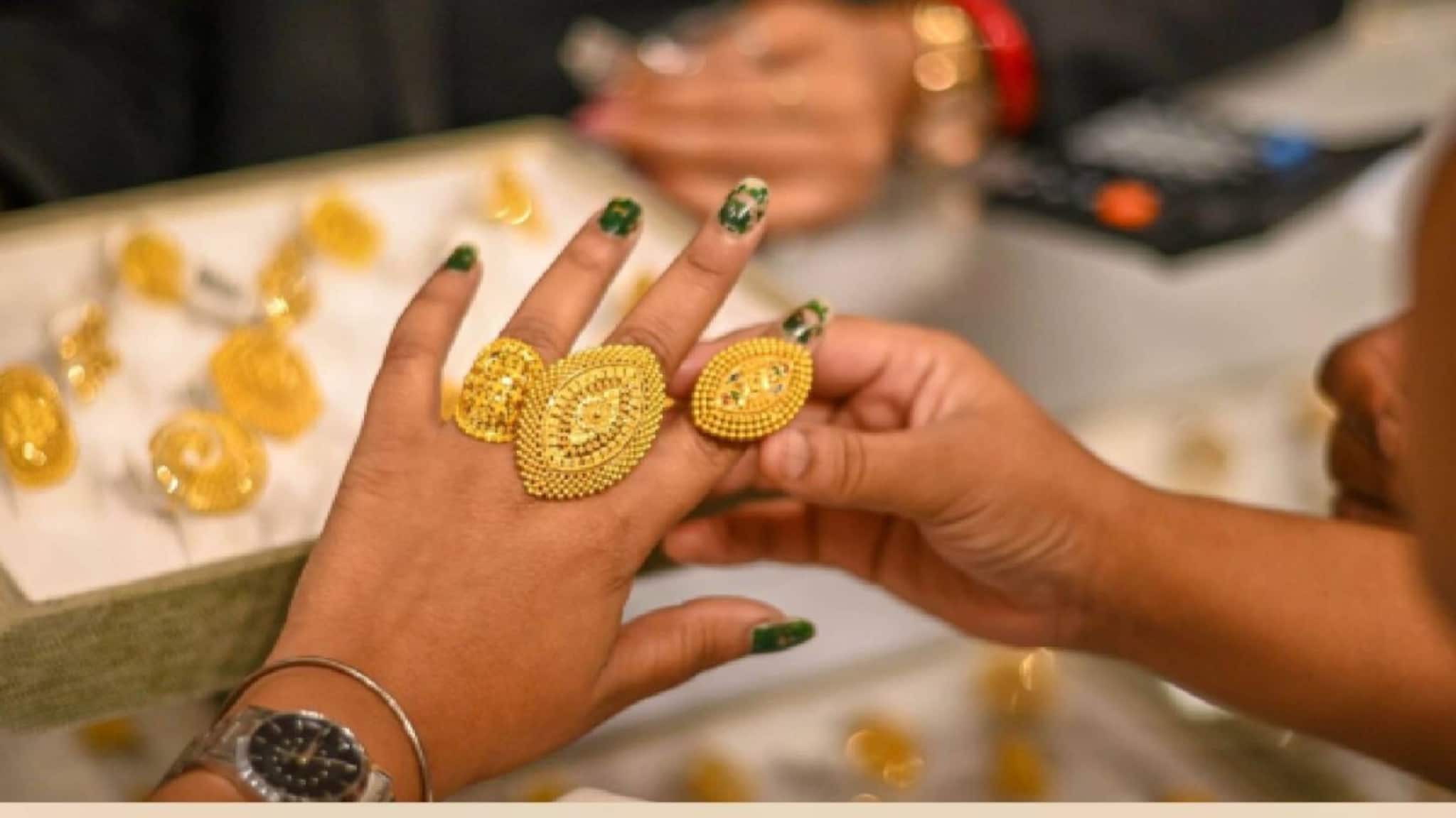 Gold Rate: മാസാവസാനം റെക്കോർഡ് കുതിപ്പിൽ പൊന്ന്! പവന് കൂടിയത് 2320 രൂപ; നിരക്ക് അറിയാം