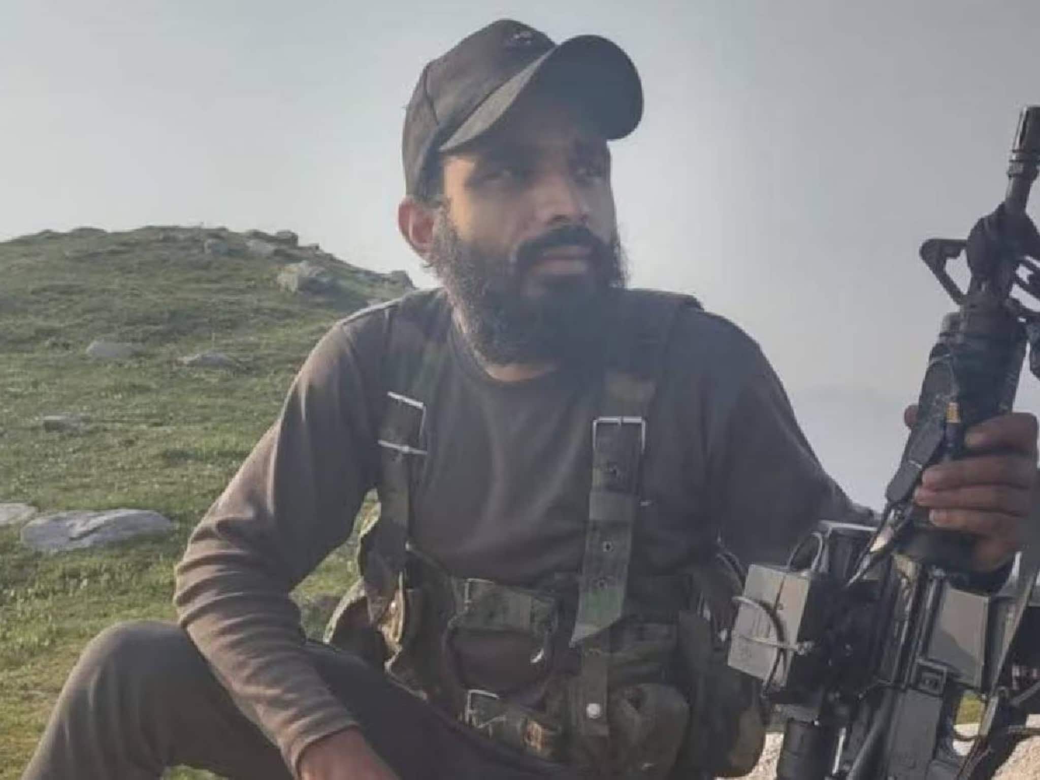 ജമ്മു കശ്മീരിലെ കിഷ്ത്വാറിലുണ്ടായ ഏറ്റുമുട്ടലിൽ ജെയ്‌ഷെ മുഹമ്മദ് കമാൻഡർ ഉൾപ്പെടെ രണ്ട് ഭീകരരെ സുരക്ഷാസേന വധിച്ചു