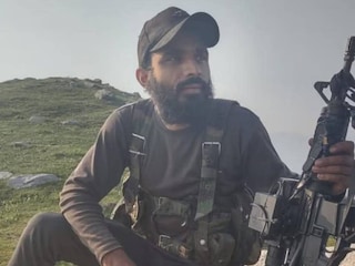 ജമ്മു കശ്മീരിലെ കിഷ്ത്വാർ മേഖലയിൽ നടന്ന ഏറ്റുമുട്ടലിൽ ജെയ്ഷ്-ഇ-മുഹമ്മദ് കമാൻഡർ സൈഫുള്ള കൊല്ലപ്പെട്ടു. (ചിത്രം: ന്യൂസ് 18) ജമ്മു കശ്മീരിലെ കിഷ്ത്വാർ മേഖലയിൽ നടന്ന ഏറ്റുമുട്ടലിൽ ജെയ്ഷ്-ഇ-മുഹമ്മദ് കമാൻഡർ സൈഫുള്ള കൊല്ലപ്പെട്ടു. (ചിത്രം: ന്യൂസ് 18)