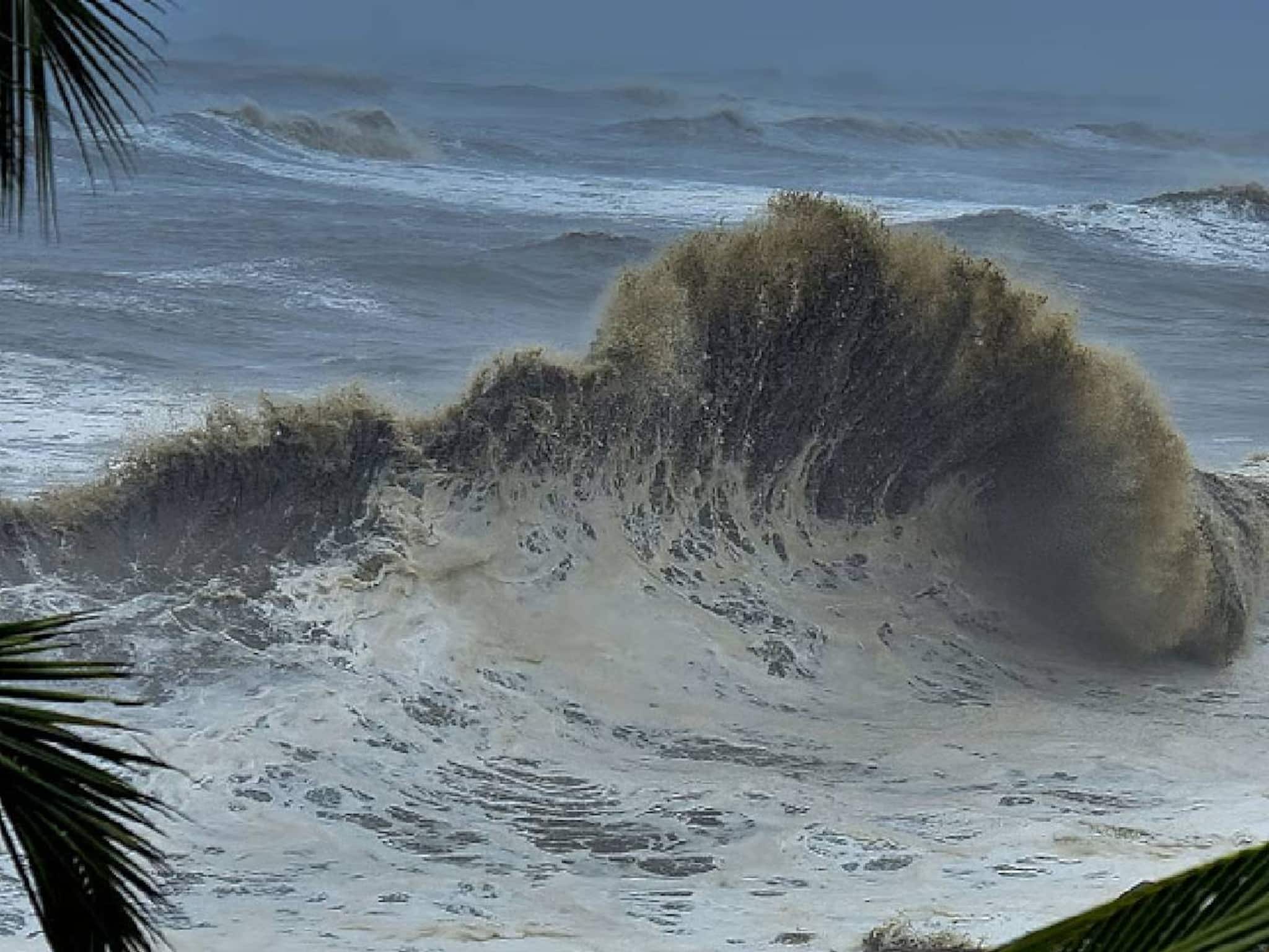 കള്ളക്കടൽ പ്രതിഭാസം; കന്യാകുമാരി തീരത്ത് ജാഗ്രതാ നിർദേശം കള്ളക്കടൽ പ്രതിഭാസം; കന്യാകുമാരി തീരത്ത് ജാഗ്രതാ നിർദേശം
