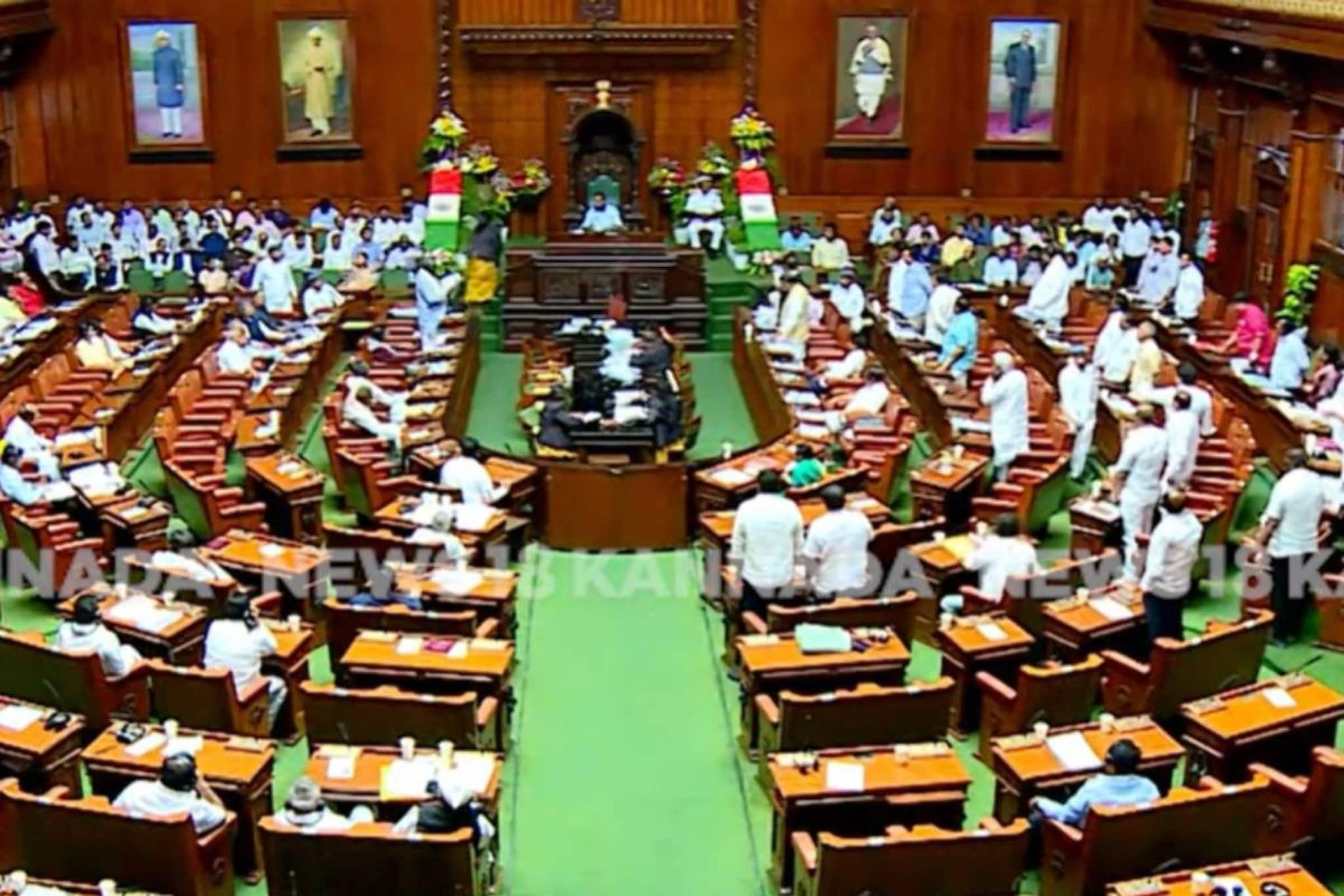 കർണാടകയിൽ‌ മദ്യശാലകൾ അനുവദിച്ചതിൽ കോഴ ആരോപണം; മന്ത്രിയുടെ രാജി ആവശ്യപ്പെട്ട് നിയമസഭയിൽ‌ BJP- JD(S) പ്രതിഷേധം