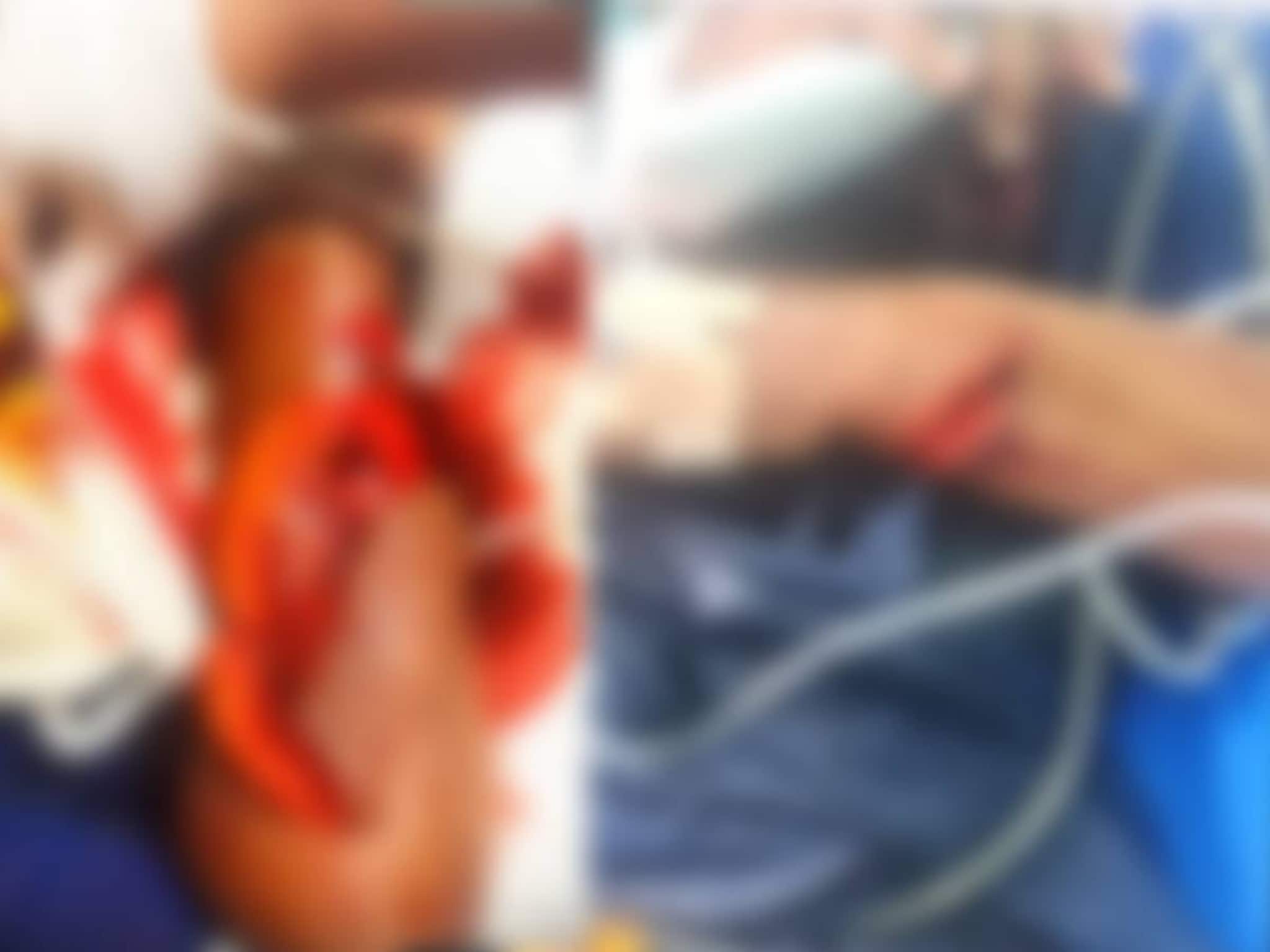 തിരുവനന്തപുരത്ത് യുവതിയുടെ കൈകൾ അമ്മാവൻ വെട്ടിമുറിച്ചു; സംഭവം സ്കൂട്ടർ പാർക്കിംഗിനെ ചൊല്ലിയുള്ള തർക്കത്തെ തുടർന്ന്