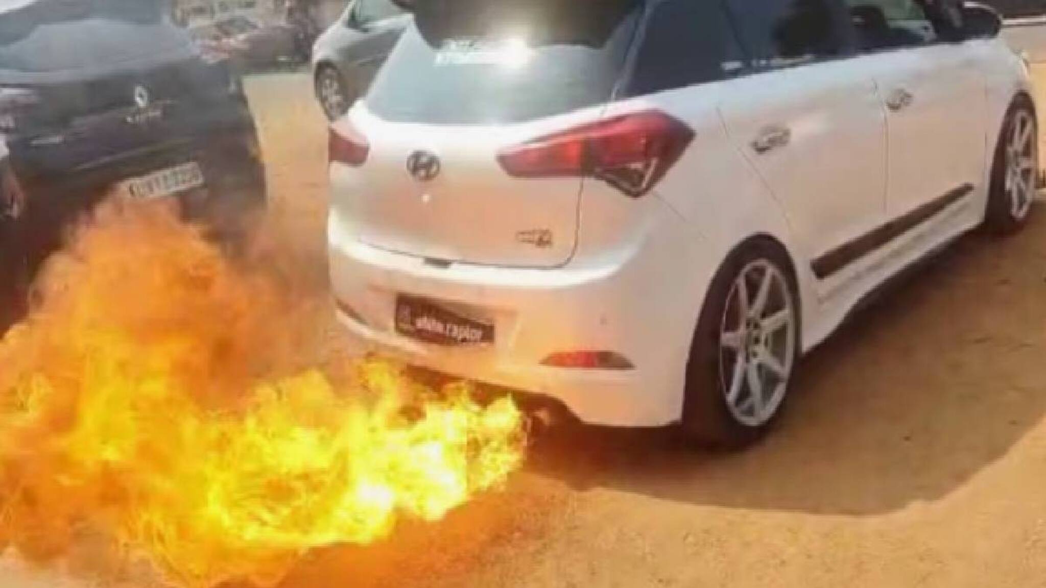 കൊല്ലത്ത് തീ തുപ്പിയ കാർ ഇനി ആക്രിവിലയ്ക്ക് കൊടുക്കാം; രജിസ്ട്രേഷൻ റദ്ദാക്കും; ഉടമയുടെ ലൈസൻസ് മരവിപ്പിക്കും