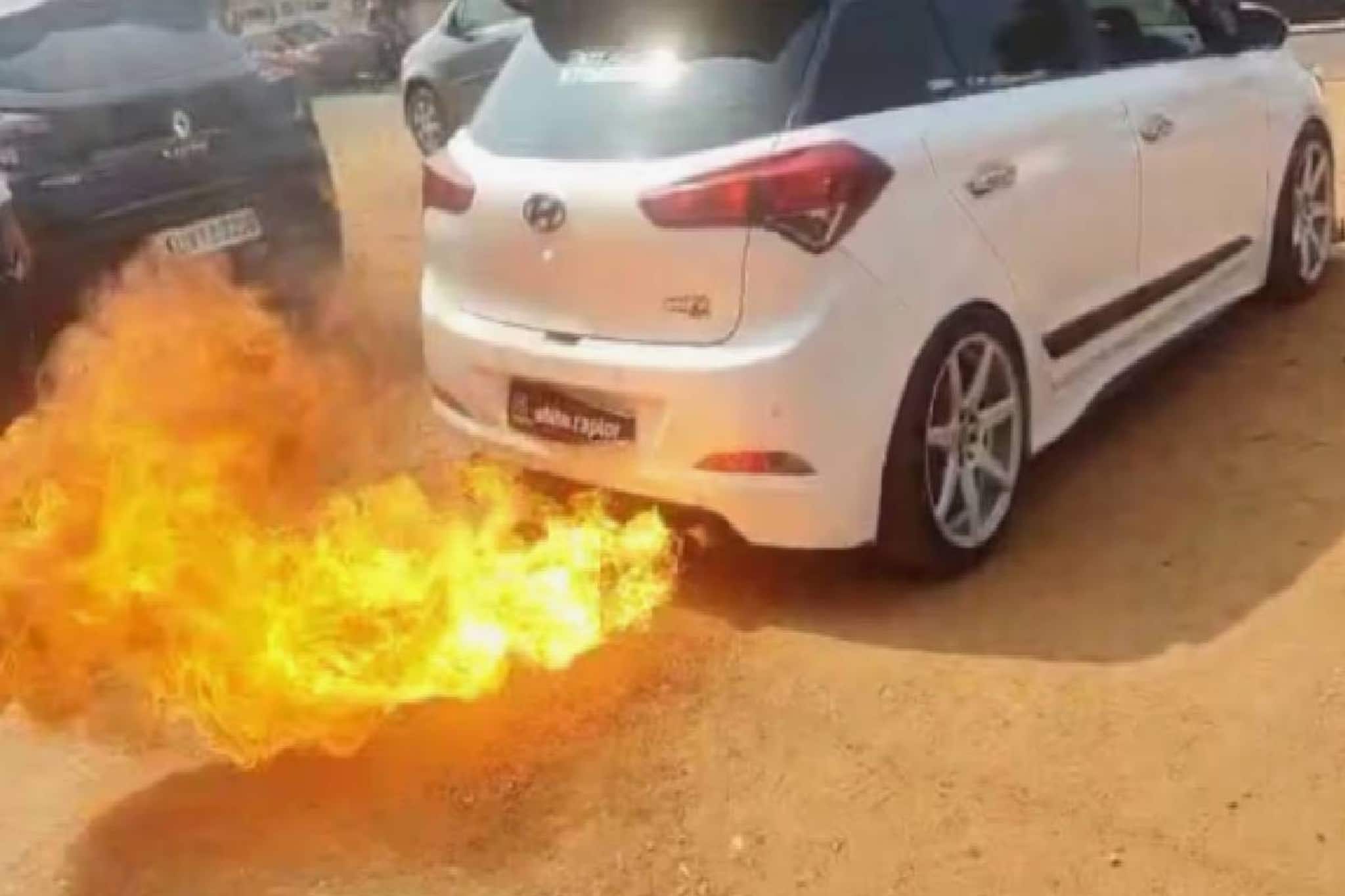 കൊല്ലത്ത് തീ തുപ്പിയ കാർ ഇനി ആക്രിവിലയ്ക്ക് കൊടുക്കാം; രജിസ്ട്രേഷൻ റദ്ദാക്കും; ഉടമയുടെ ലൈസൻസ് മരവിപ്പിക്കും