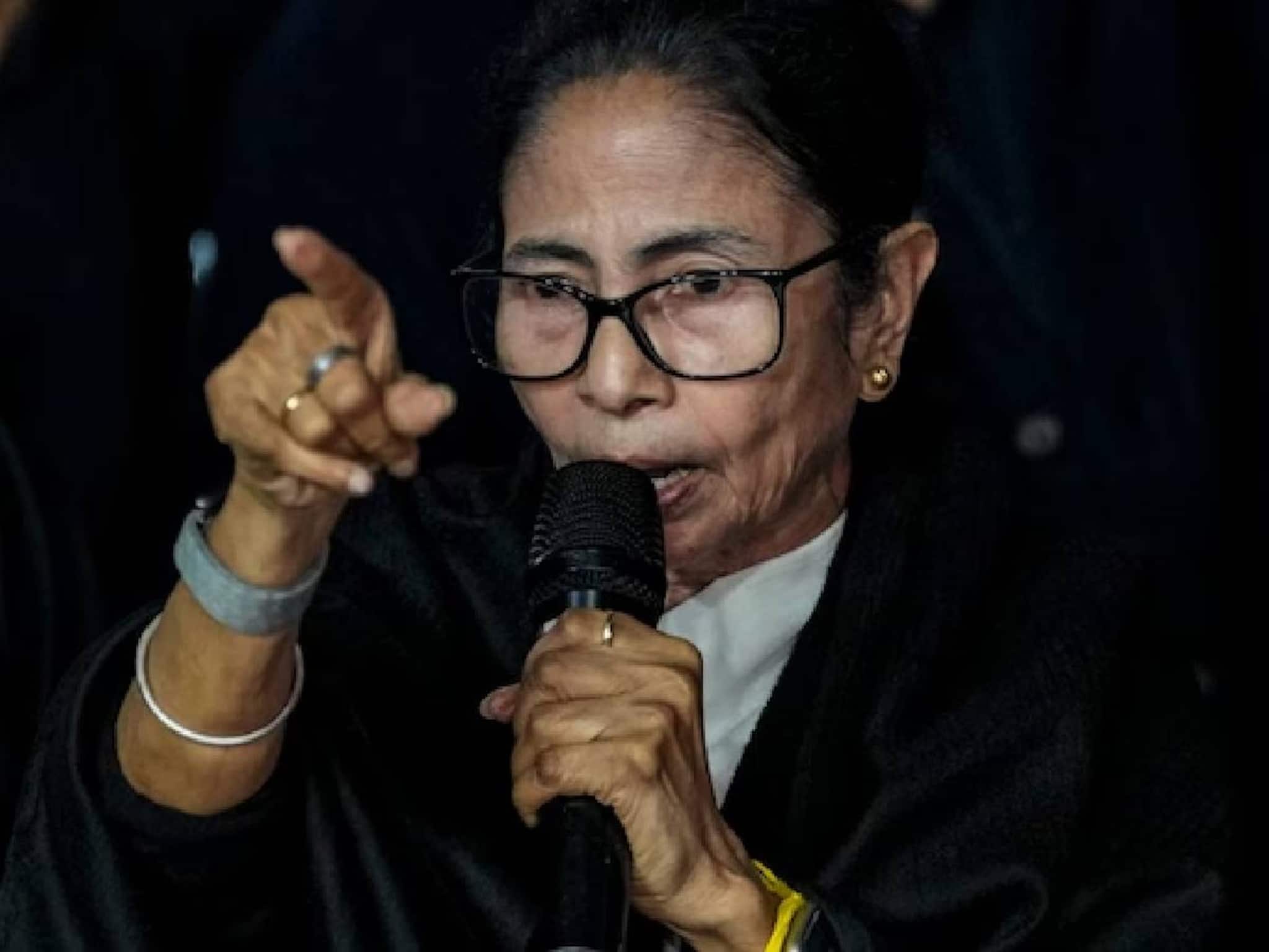 സുപ്രീം കോടതിയിൽ സ്വന്തമായി കേസ് വാദിച്ച് ബംഗാൾ മുഖ്യമന്ത്രി മമതാ ബാനർജി