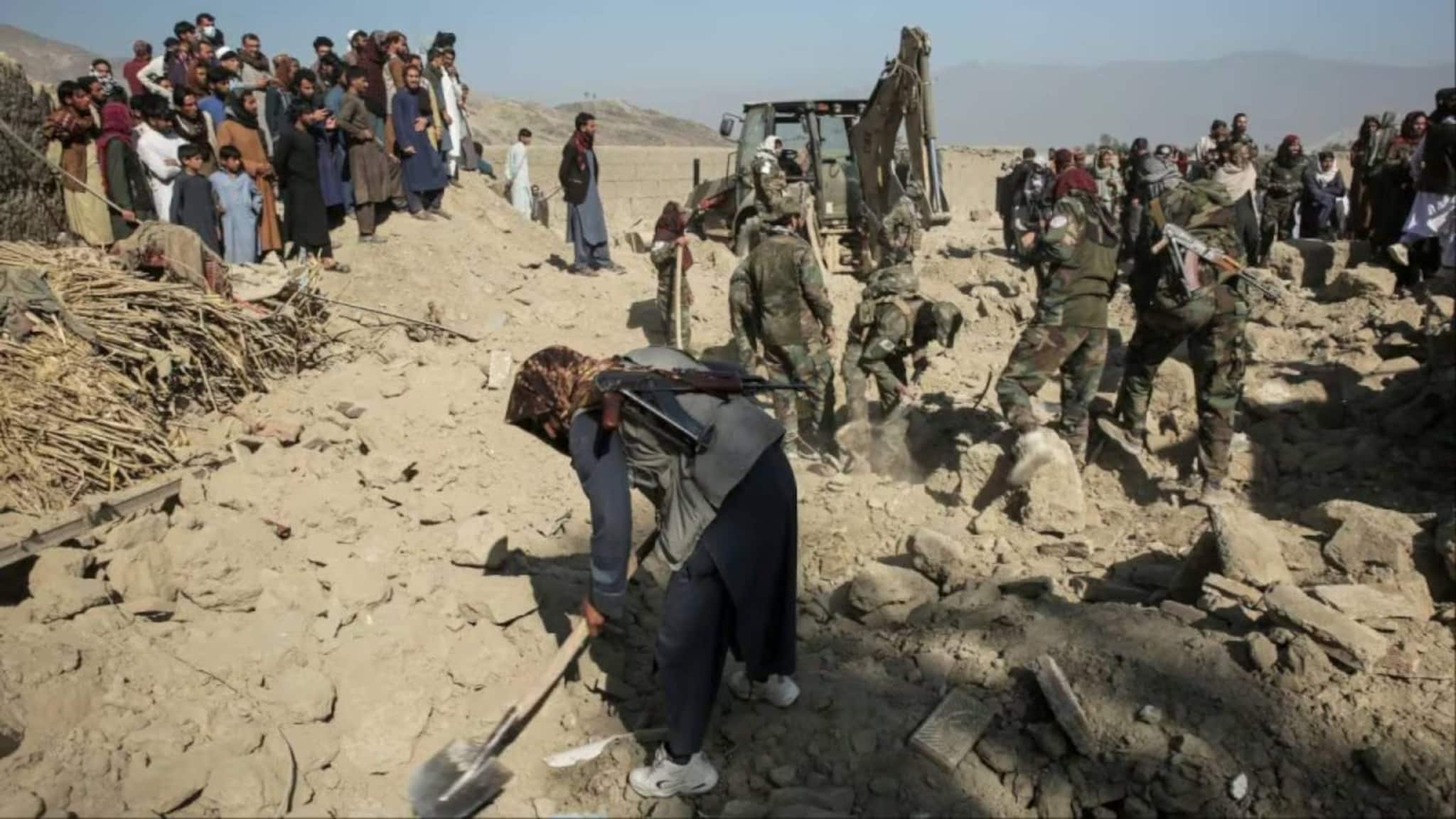 പാകിസ്ഥാൻ താലിബാൻ സർക്കാരുമായി 'തുറന്ന യുദ്ധം'; കാബൂളിലും കാണ്ടഹാറിലും ബോംബാക്രമണം