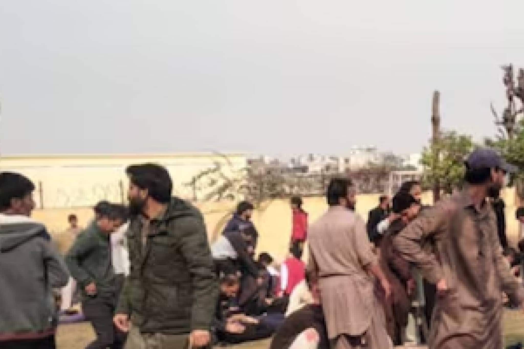 പാകിസ്ഥാനിൽ പള്ളിക്ക് സമീപമുണ്ടായ ചാവേർ സ്ഫോടനത്തിൽ 31 പേർ കൊല്ലപ്പെട്ടു; 169 പേർക്ക് പരിക്ക്