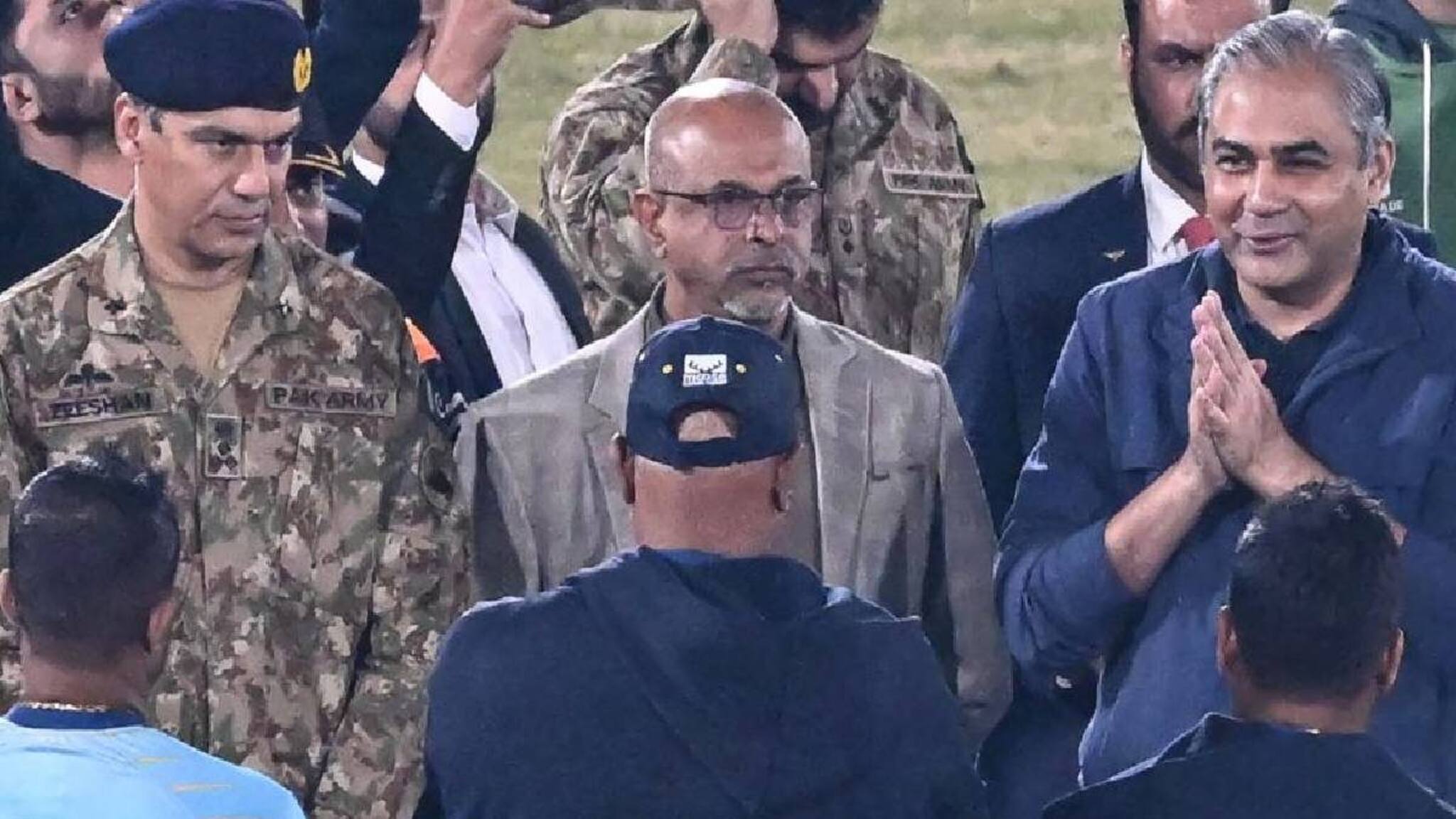 ടി20 ലോകകപ്പിലെ ഇന്ത്യയുമായുള്ള മത്സരം ബഹിഷ്കരിക്കാനുള്ള തീരുമാനത്തിൽ നിന്ന് പിന്മാറാൻ പാകിസ്ഥാനെ പ്രേരിപ്പിച്ചത് എന്ത്?