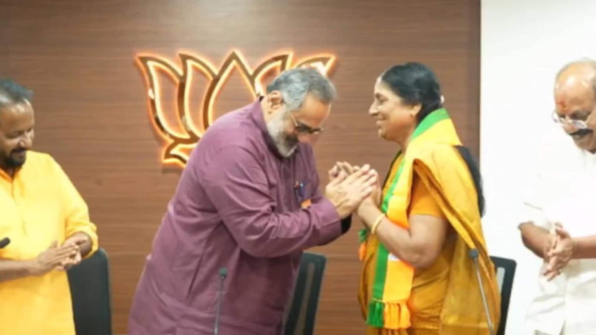 'വിസ്മയം പറവൂരിൽ നിന്ന് തുടങ്ങട്ടെ' രണ്ടുതവണ മുനിസിപ്പൽ ചെയർപേഴ്സൺ ആയിരുന്ന കോൺഗ്രസ് നേതാവ് ബിജെപിയിൽ