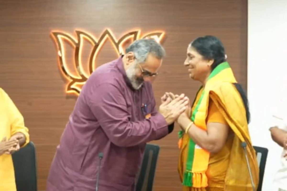 'വിസ്മയം പറവൂരിൽ നിന്ന് തുടങ്ങട്ടെ' രണ്ടുതവണ മുനിസിപ്പൽ ചെയർപേഴ്സൺ ആയിരുന്ന കോൺഗ്രസ് നേതാവ് ബിജെപിയിൽ