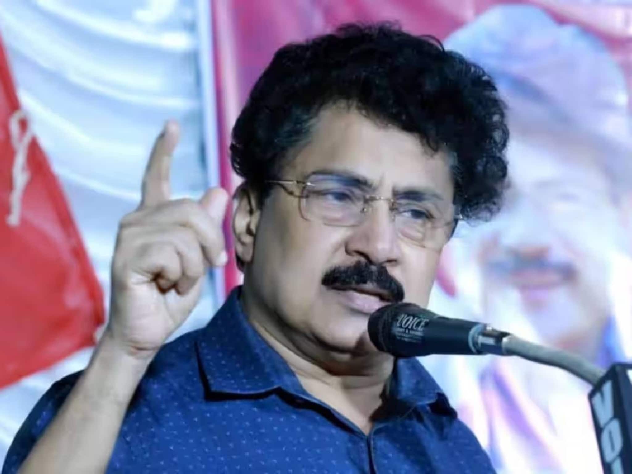 പി കെ ശശി കെടിഡിസി ചെയർമാൻ സ്ഥാനം രാജിവെച്ചു; സിപിഎം വിടുമെന്ന് അഭ്യൂഹം പി കെ ശശി കെടിഡിസി ചെയർമാൻ സ്ഥാനം രാജിവെച്ചു; സിപിഎം വിടുമെന്ന് അഭ്യൂഹം